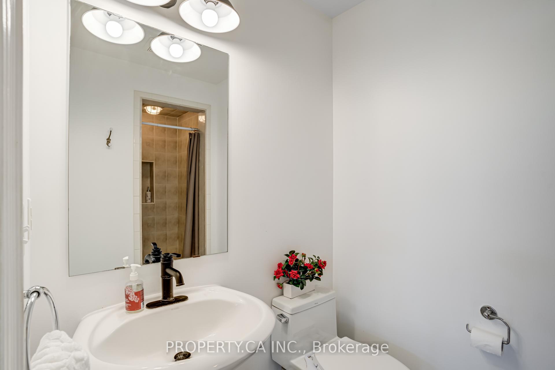 Photo 6 of 3 Stuart Avenue, Barrie, Innis-Shore — HOMEH