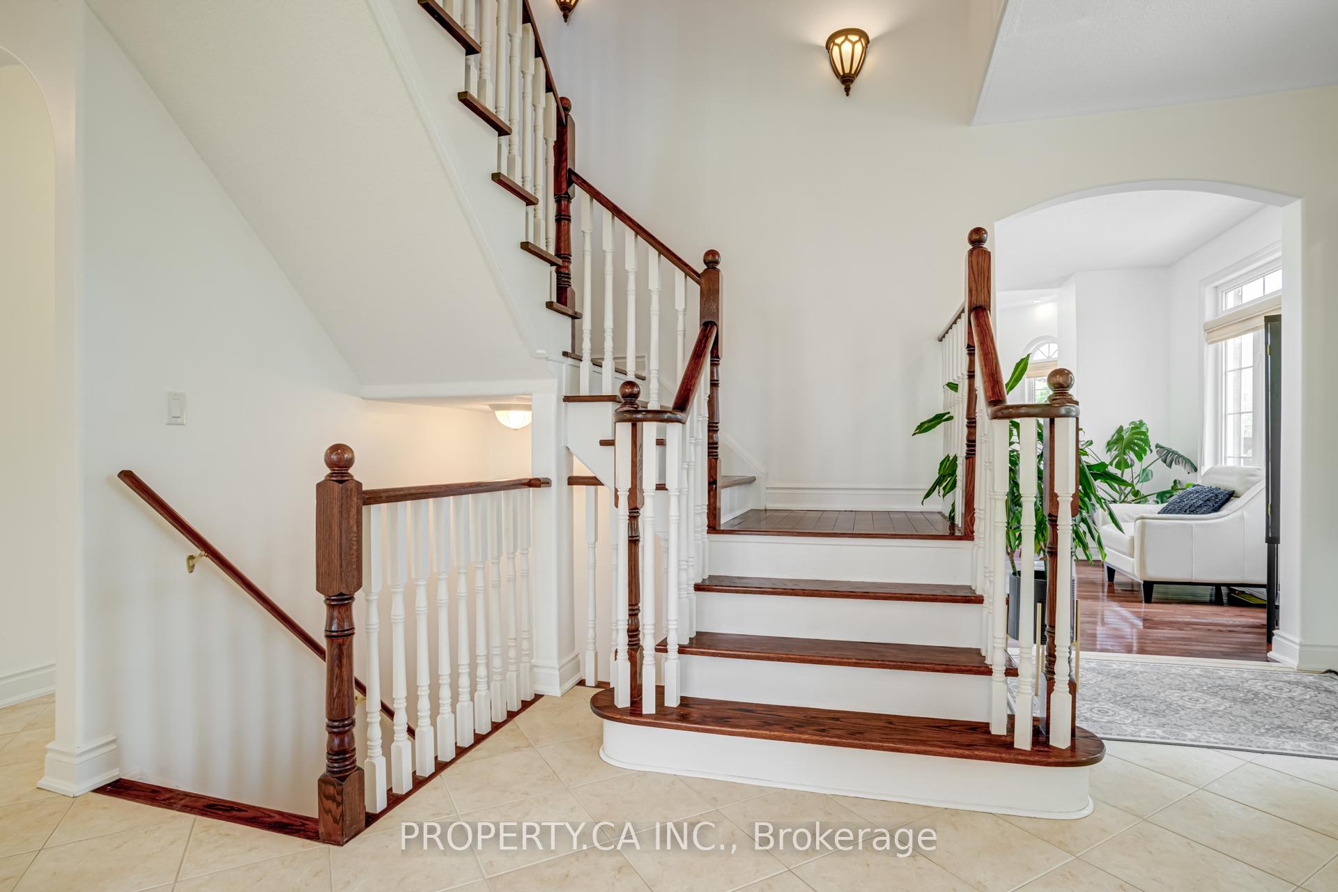 Photo 10 of 3 Stuart Avenue, Barrie, Innis-Shore — HOMEH