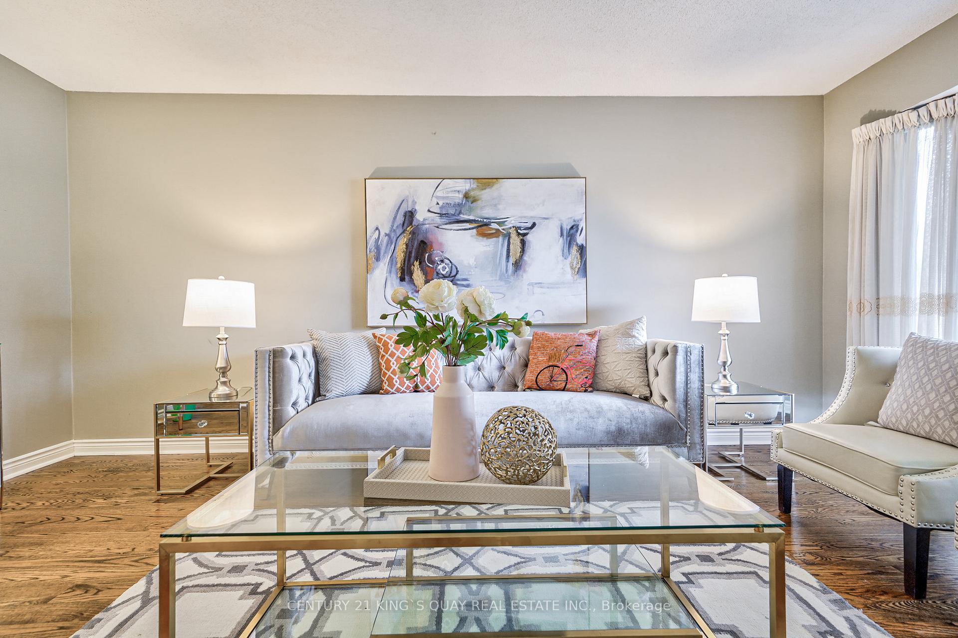 Photo 4 of 345 Manhattan Drive, Markham, Markville — HOMEH