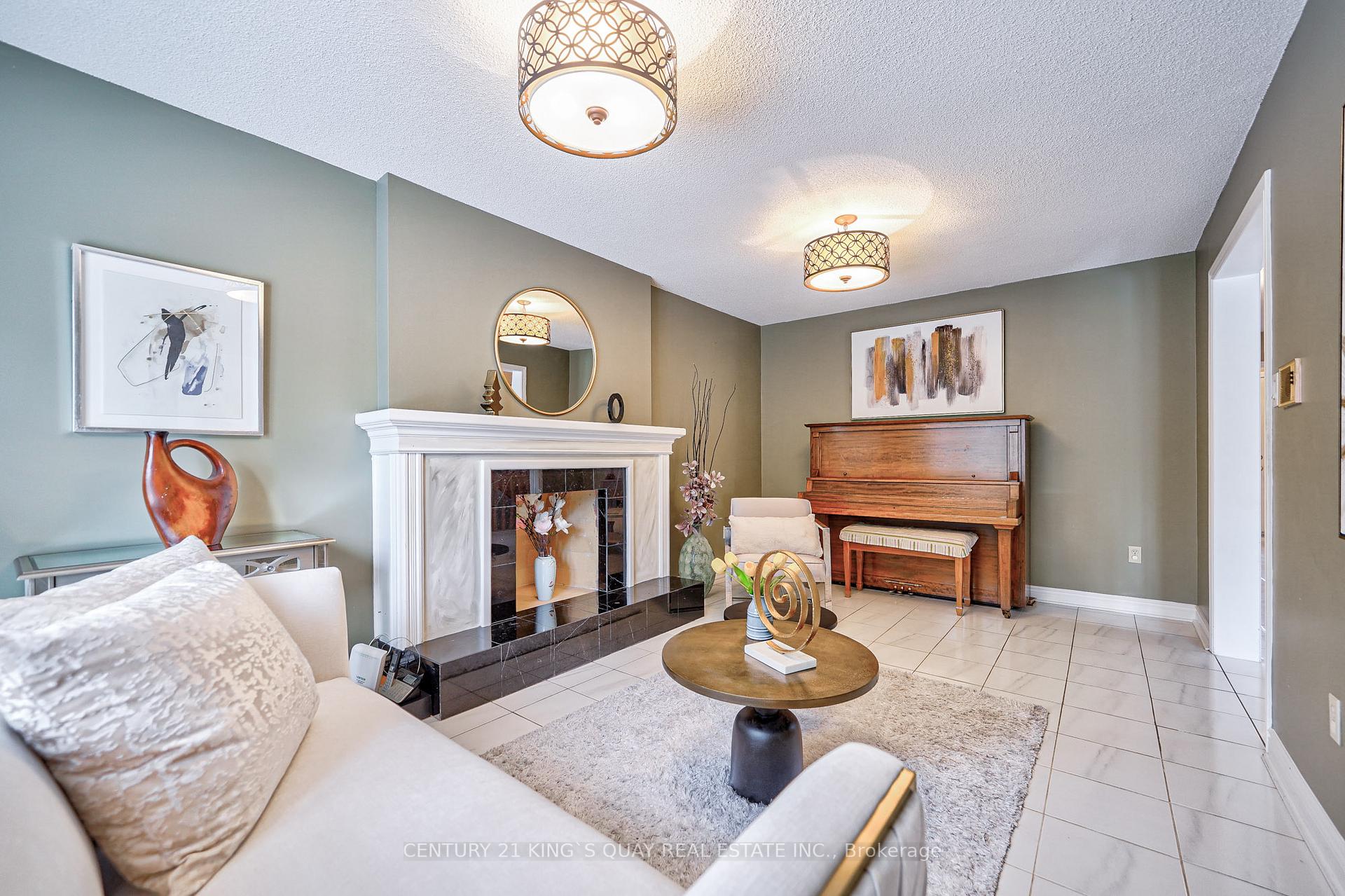 Photo 3 of 345 Manhattan Drive, Markham, Markville — HOMEH