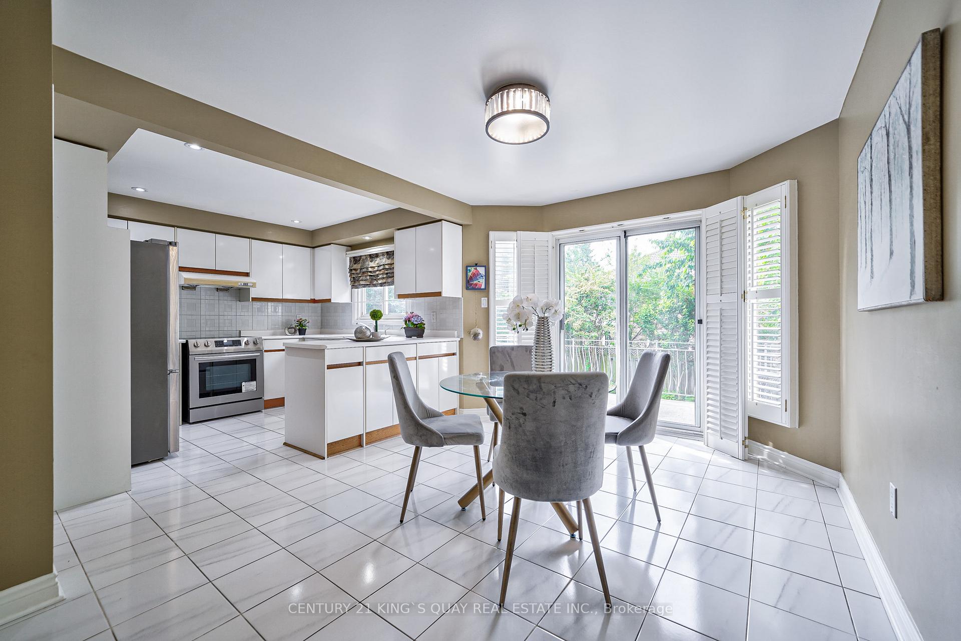 Photo 12 of 345 Manhattan Drive, Markham, Markville — HOMEH