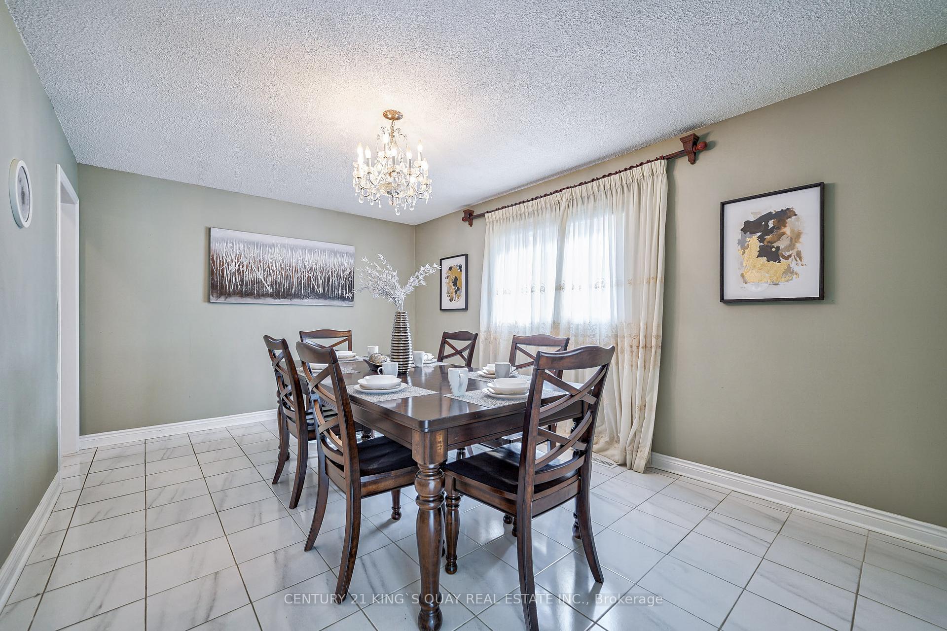 Photo 5 of 345 Manhattan Drive, Markham, Markville — HOMEH