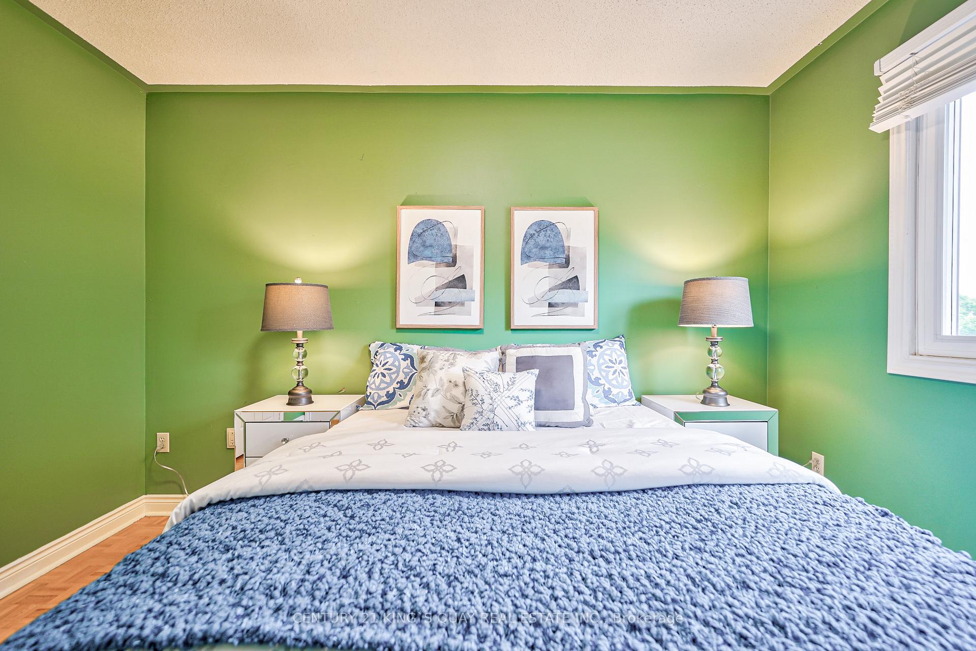 Photo 13 of 345 Manhattan Drive, Markham, Markville — HOMEH