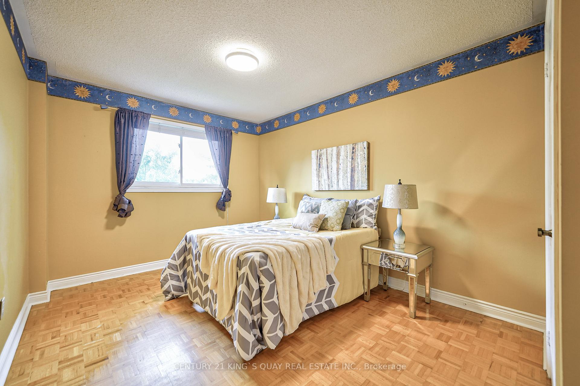 Photo 15 of 345 Manhattan Drive, Markham, Markville — HOMEH