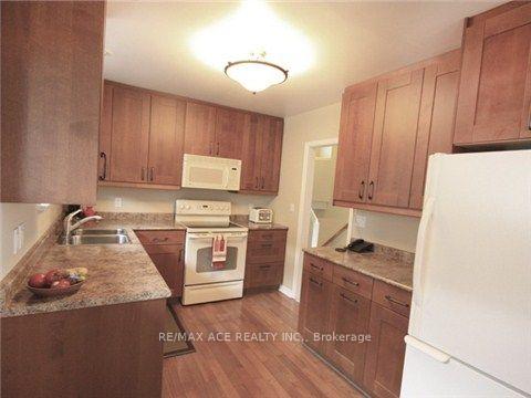 Photo 3 of 18 Oakridge Drive, Scarborough, Cliffcrest — HOMEH