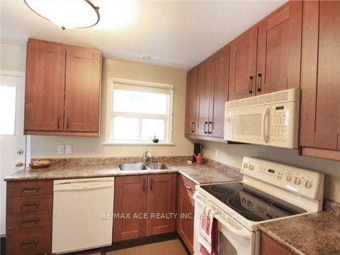 Photo 5 of 18 Oakridge Drive, Scarborough, Cliffcrest — HOMEH