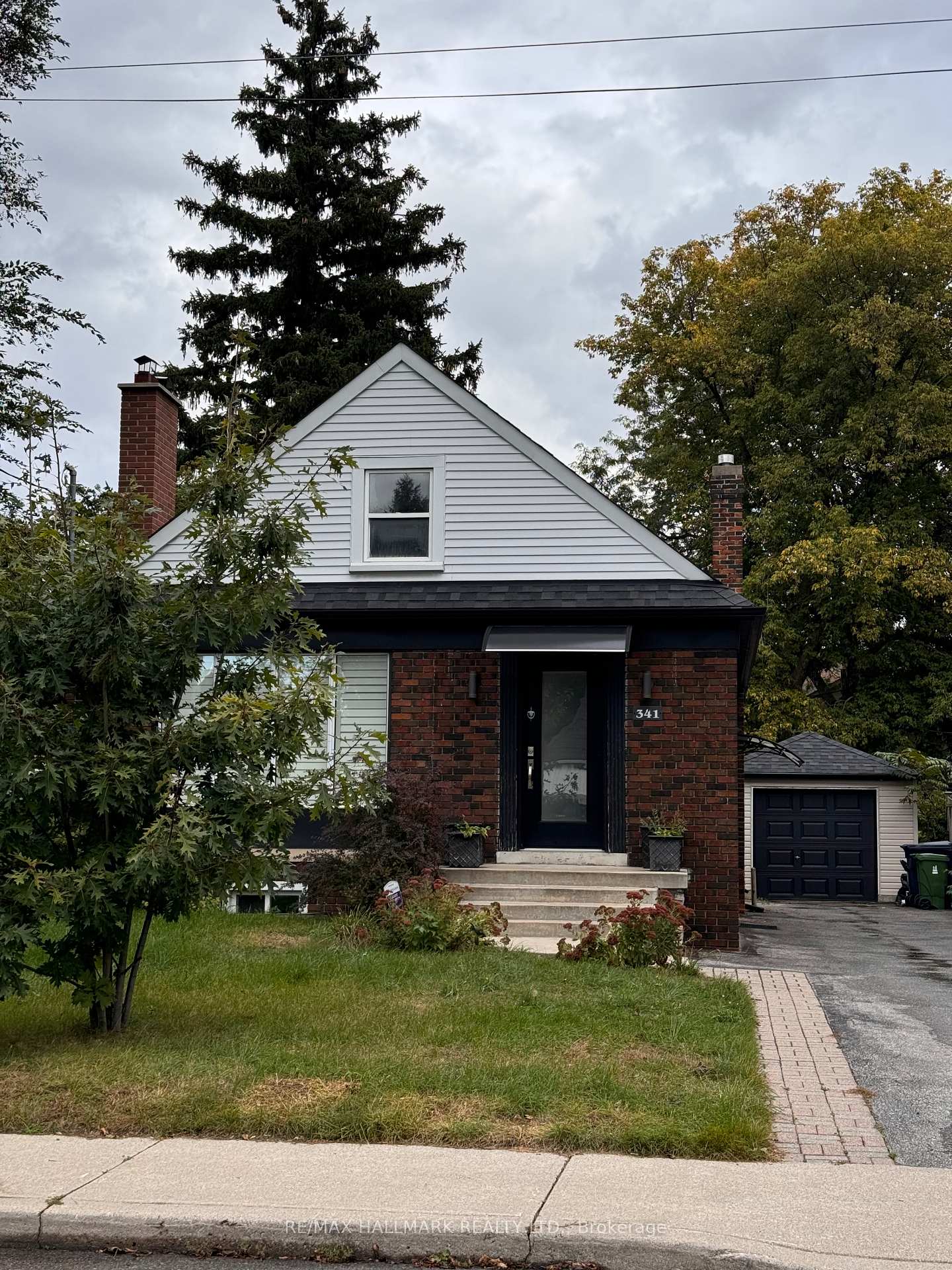 Front of Unit Lower, 341 Linsmore Crescent