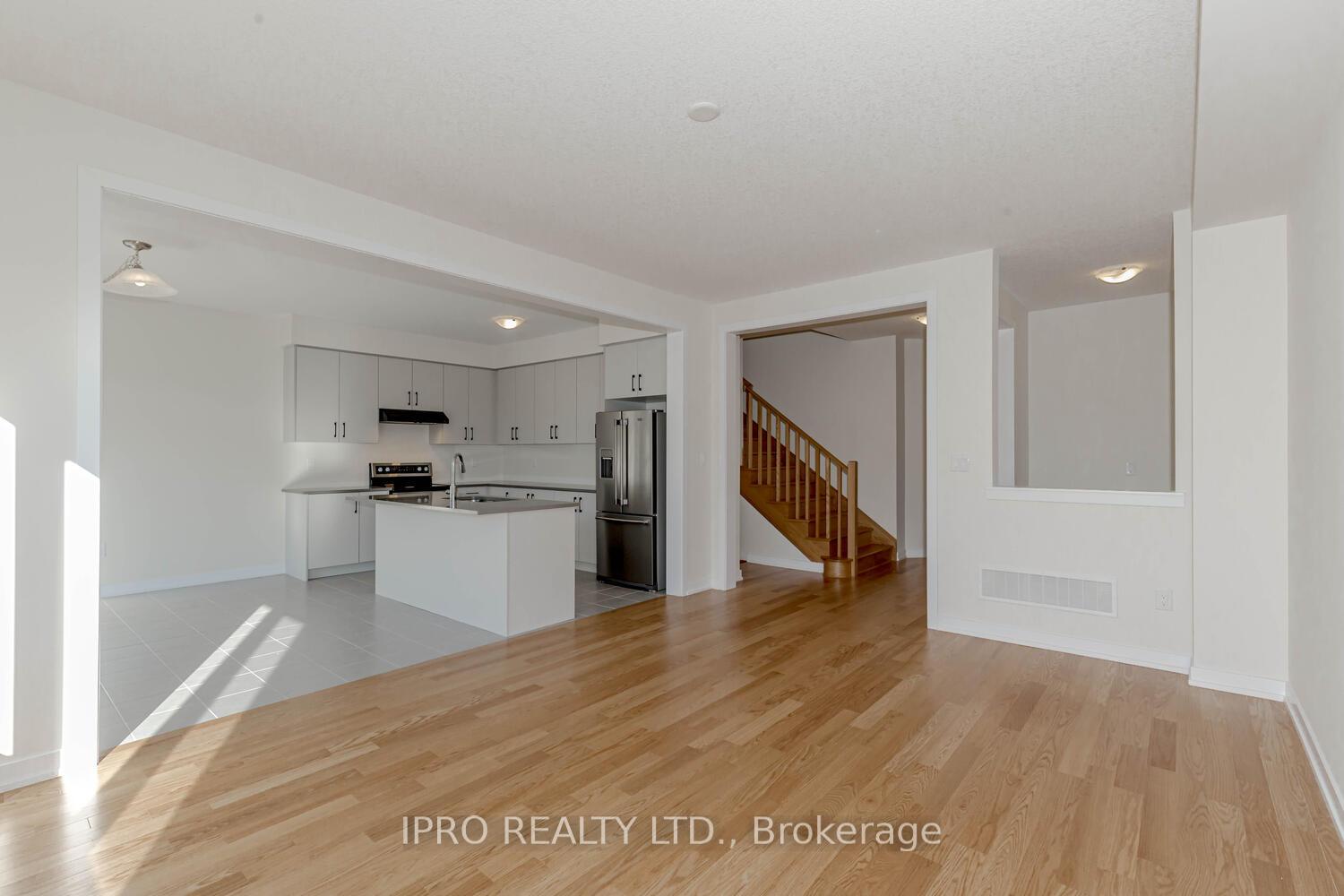 Photo 12 of 23 Wintergreen Crescent, Haldimand — HOMEH