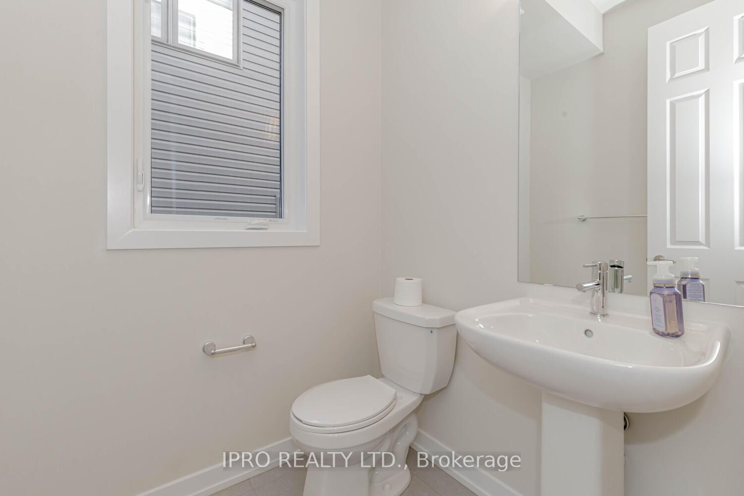 Photo 10 of 23 Wintergreen Crescent, Haldimand — HOMEH