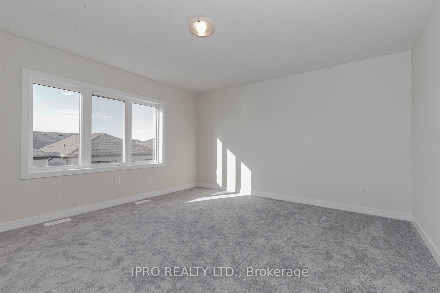 Photo 21 of 23 Wintergreen Crescent, Haldimand — HOMEH