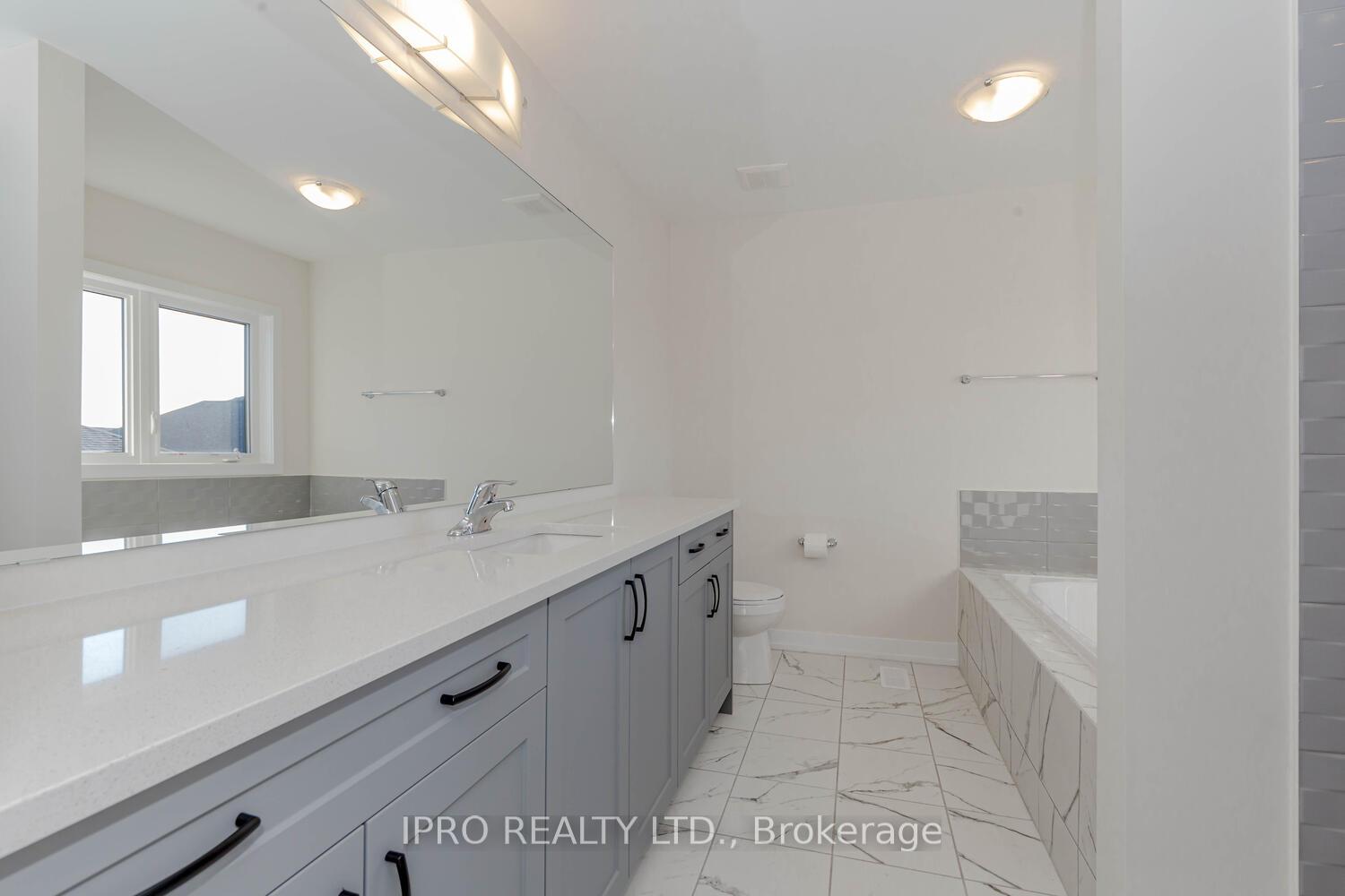 Photo 13 of 23 Wintergreen Crescent, Haldimand — HOMEH