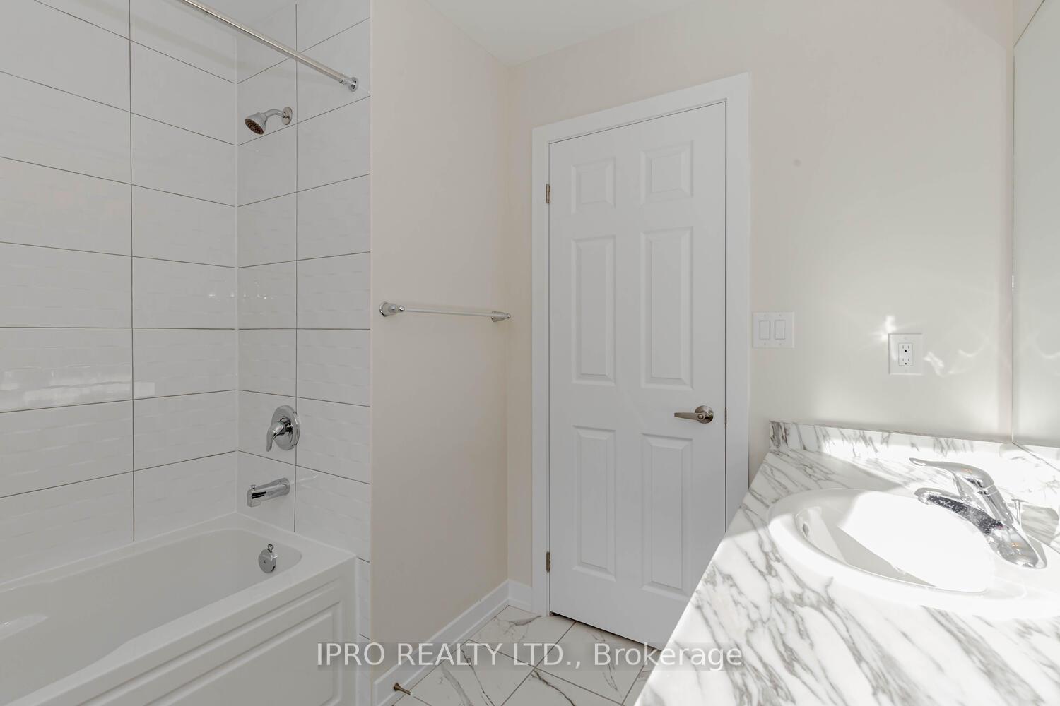 Photo 14 of 23 Wintergreen Crescent, Haldimand — HOMEH