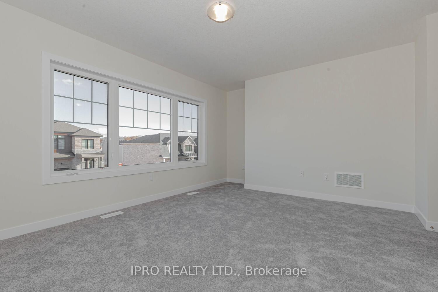 Photo 17 of 23 Wintergreen Crescent, Haldimand — HOMEH