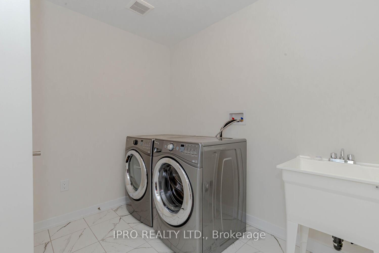 Photo 19 of 23 Wintergreen Crescent, Haldimand — HOMEH