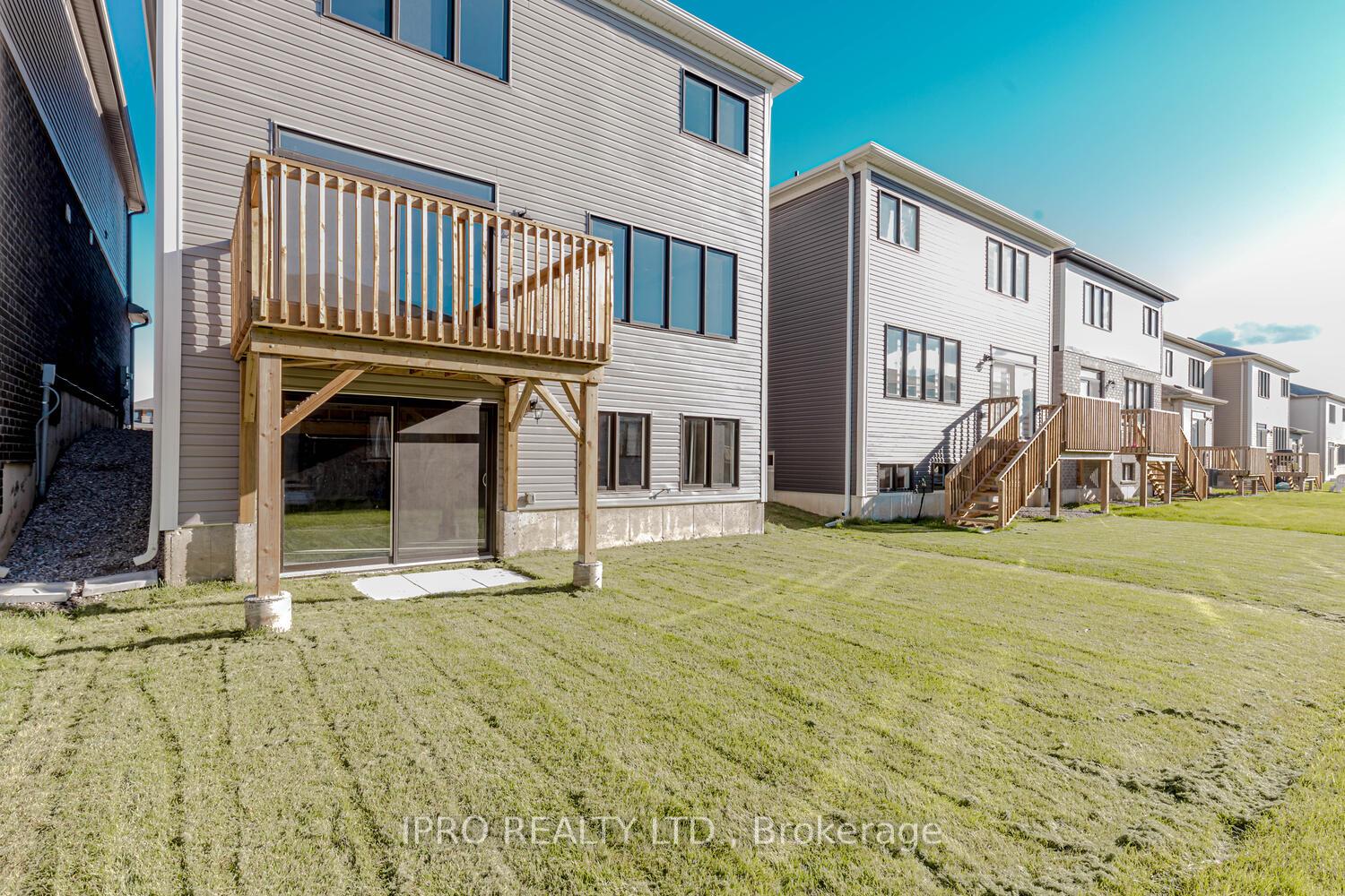 Photo 22 of 23 Wintergreen Crescent, Haldimand — HOMEH