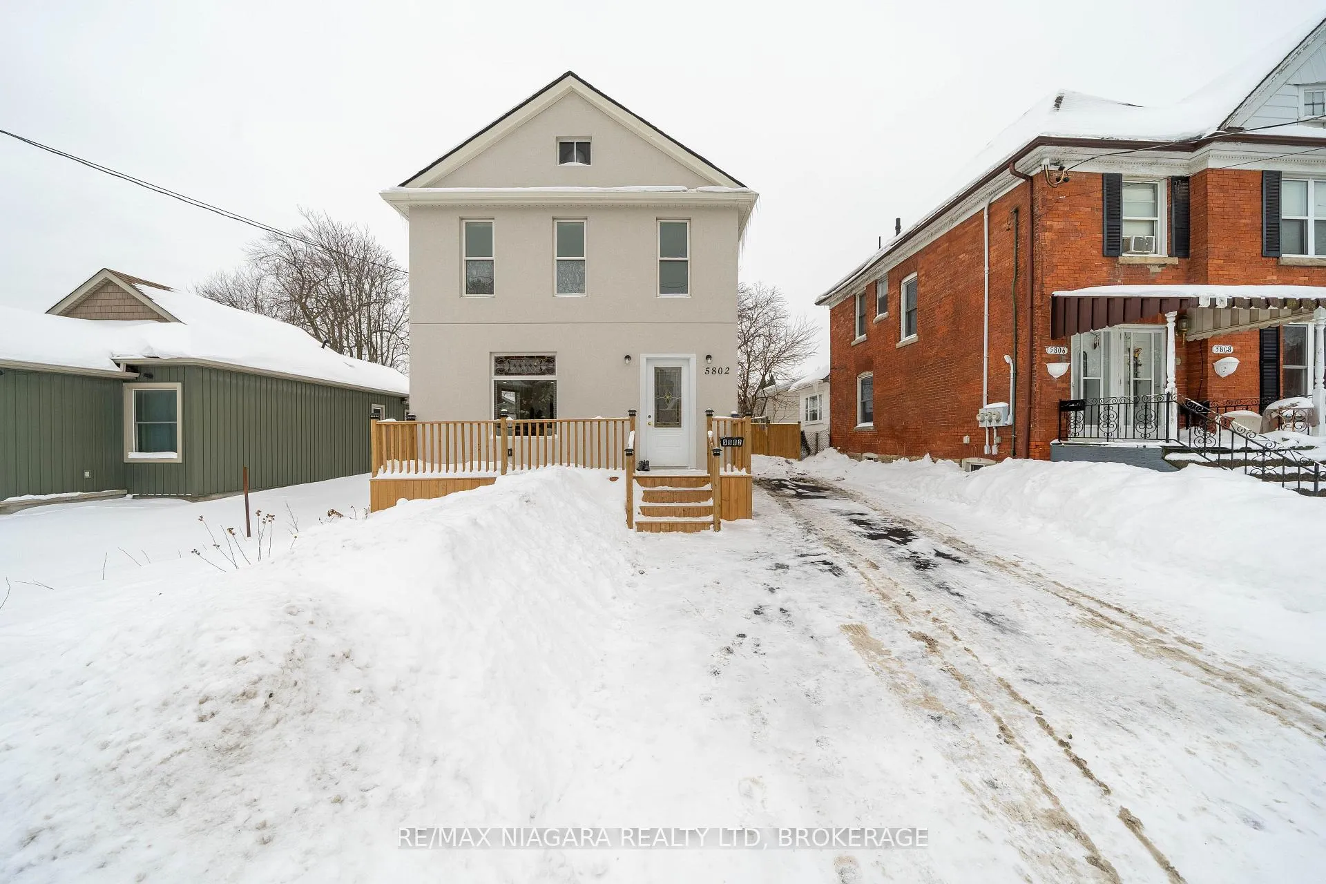 Front of 5802 Peer Street