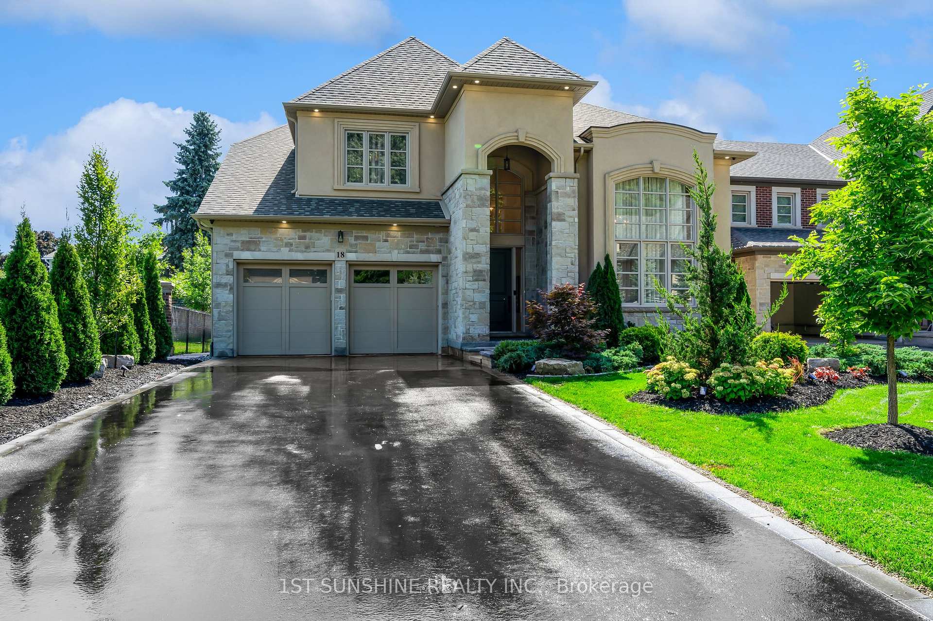 Photo 1 of 18 Legacy Lane, Hamilton, Ancaster — HOMEH