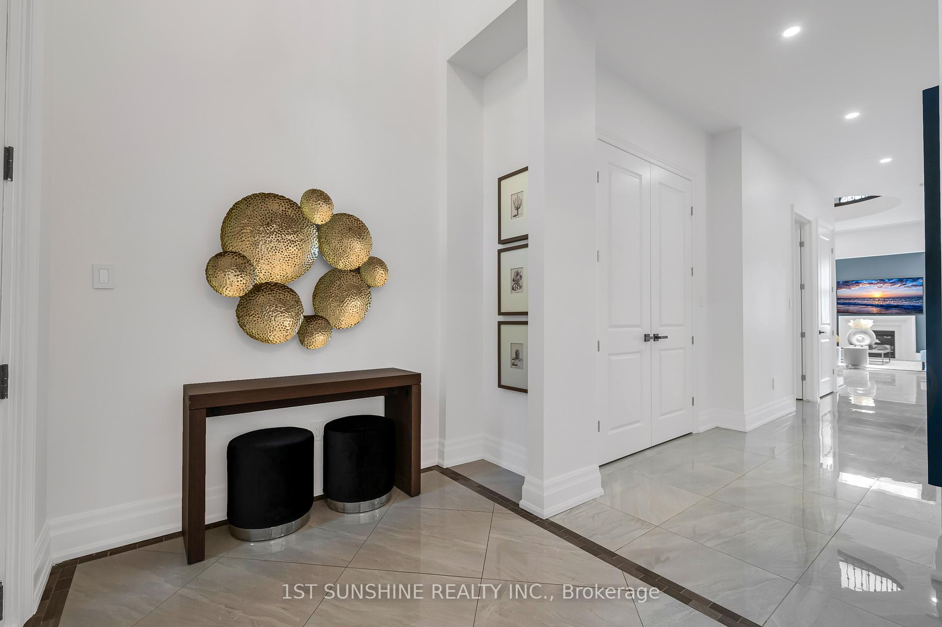 Photo 2 of 18 Legacy Lane, Hamilton, Ancaster — HOMEH