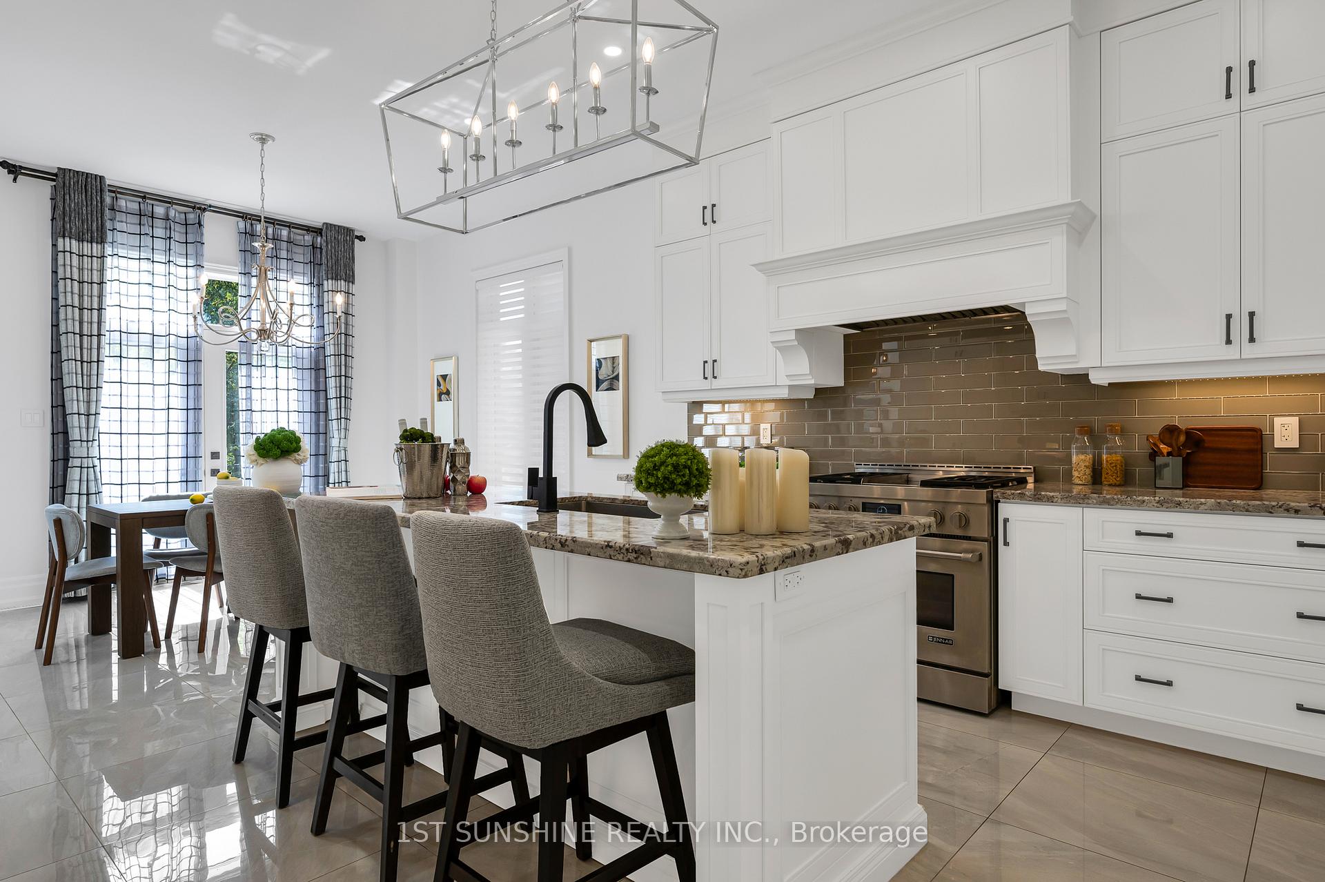 Photo 12 of 18 Legacy Lane, Hamilton, Ancaster — HOMEH