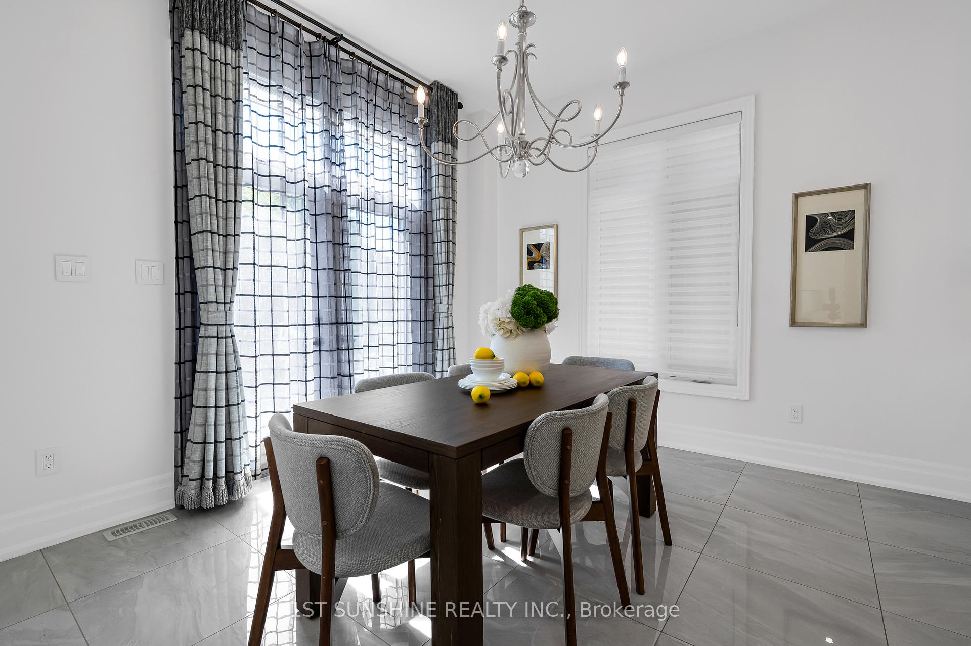 Photo 13 of 18 Legacy Lane, Hamilton, Ancaster — HOMEH