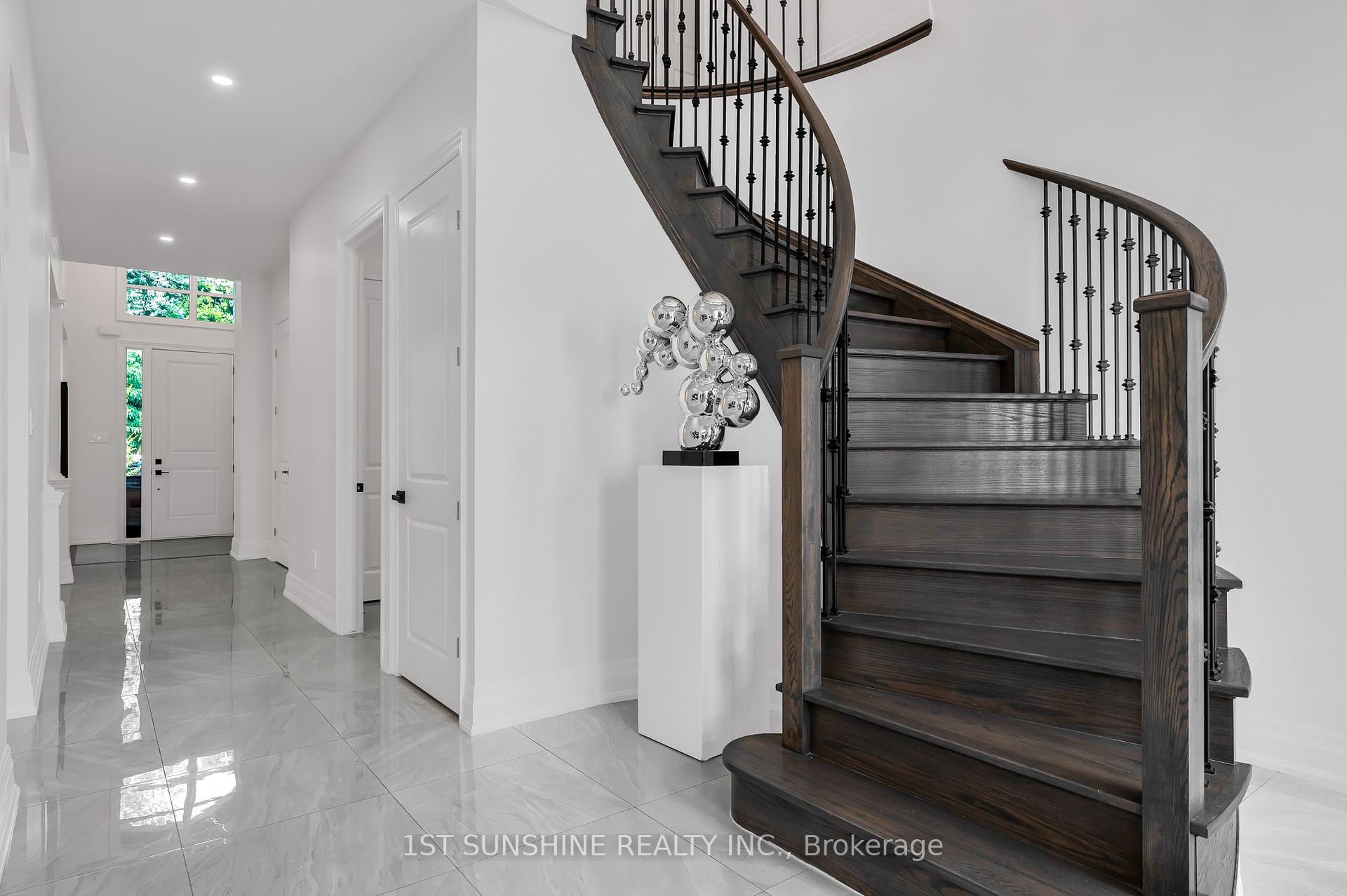 Photo 15 of 18 Legacy Lane, Hamilton, Ancaster — HOMEH