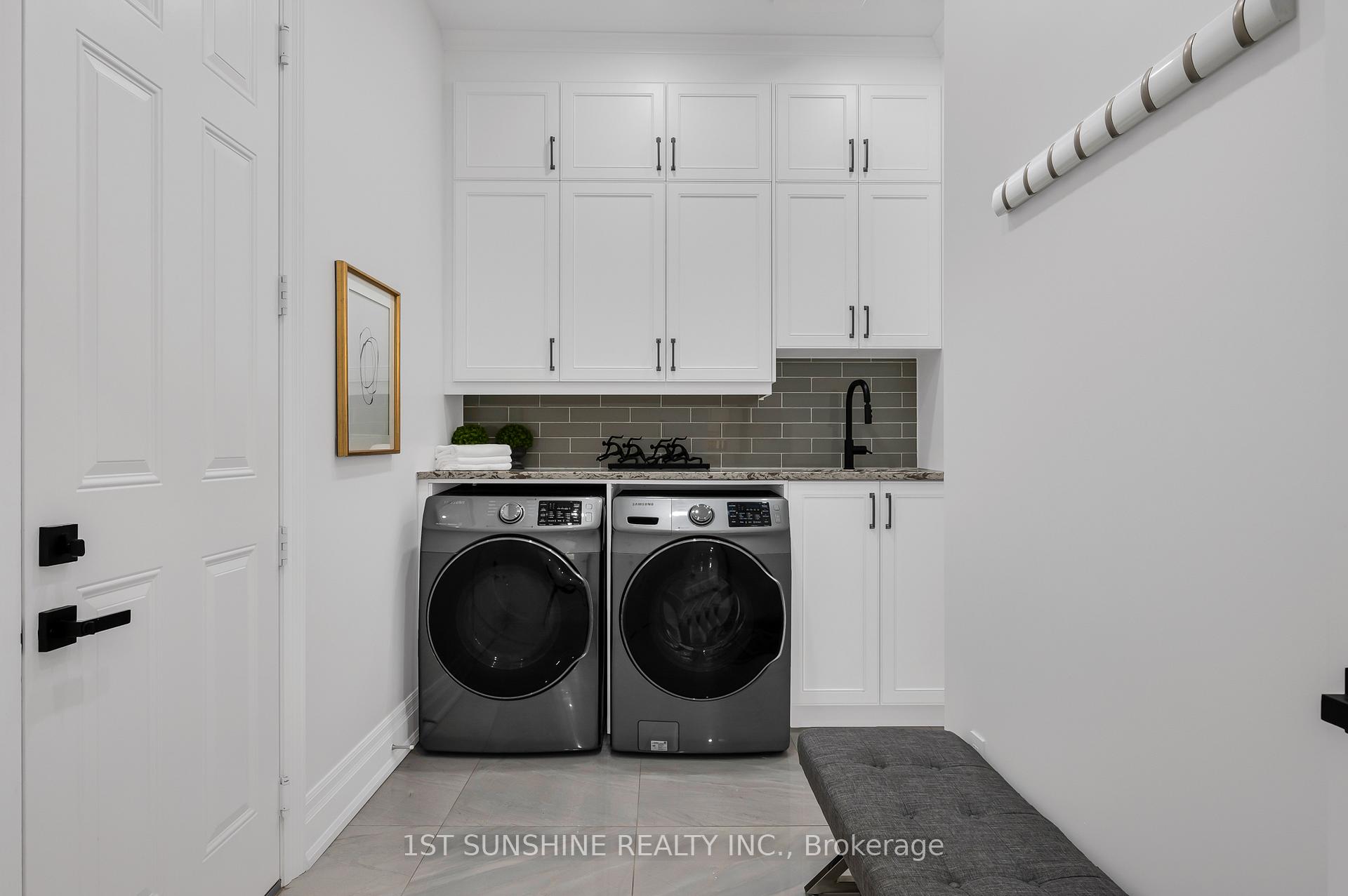 Photo 5 of 18 Legacy Lane, Hamilton, Ancaster — HOMEH