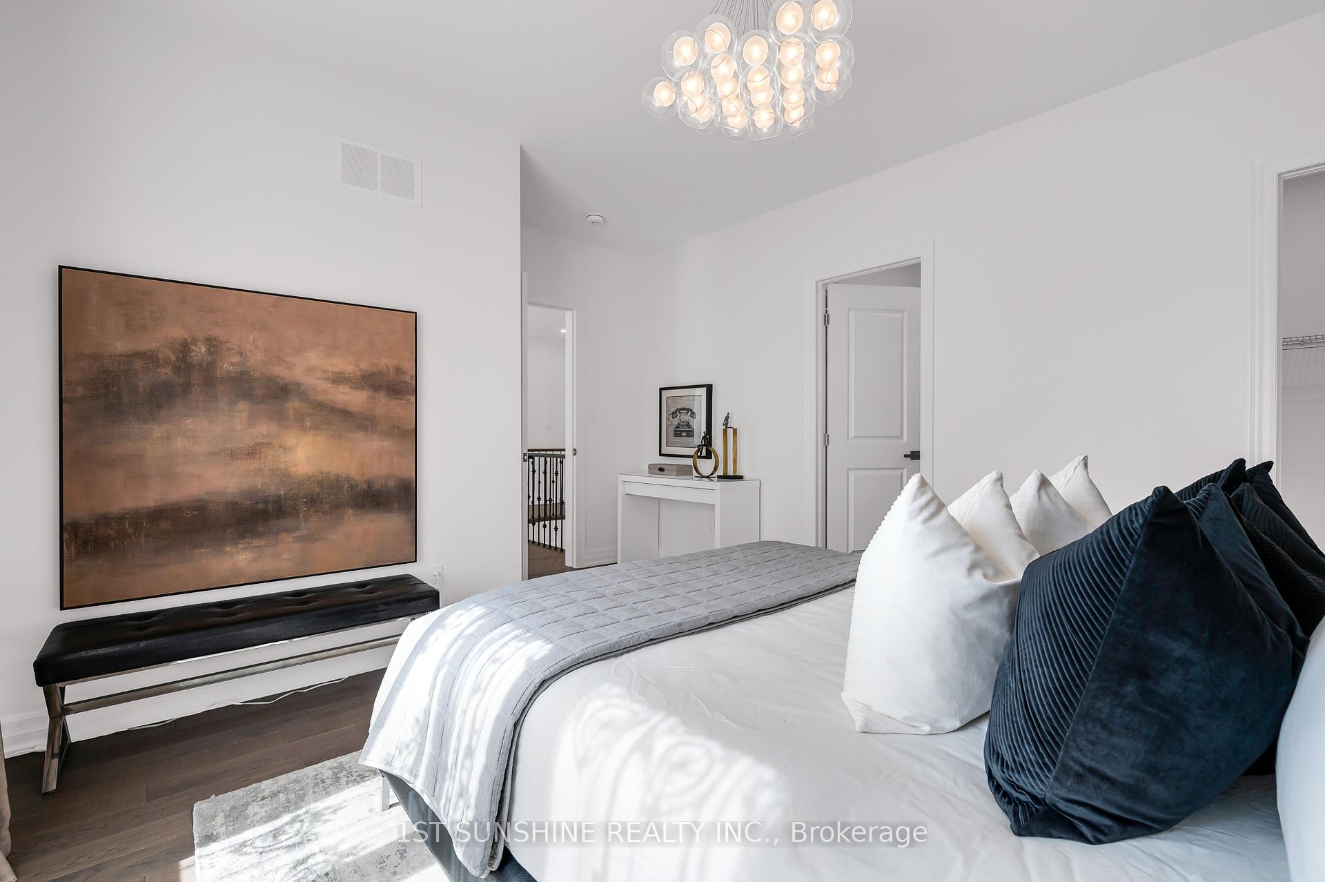 Photo 23 of 18 Legacy Lane, Hamilton, Ancaster — HOMEH