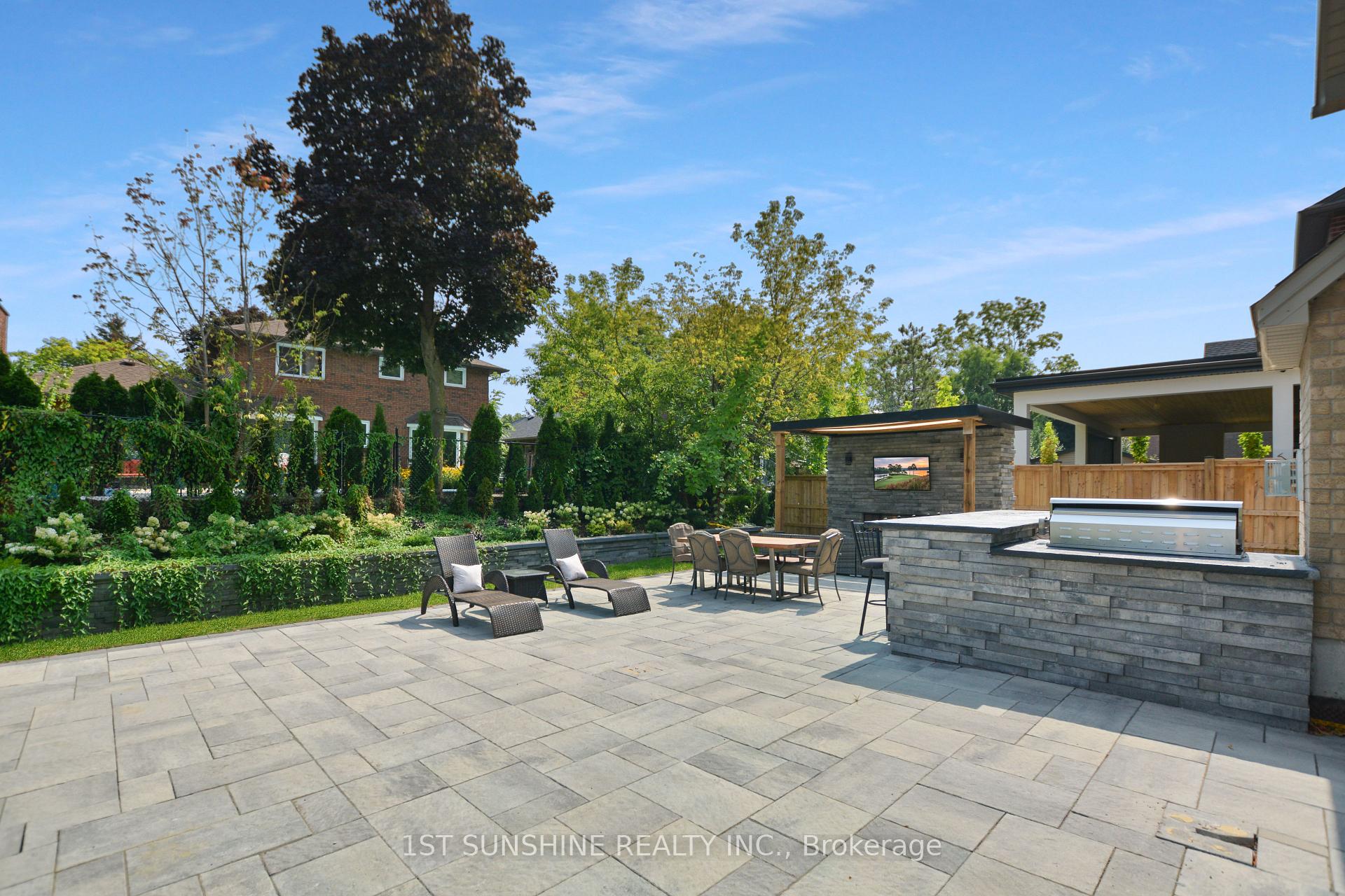 Photo 20 of 18 Legacy Lane, Hamilton, Ancaster — HOMEH