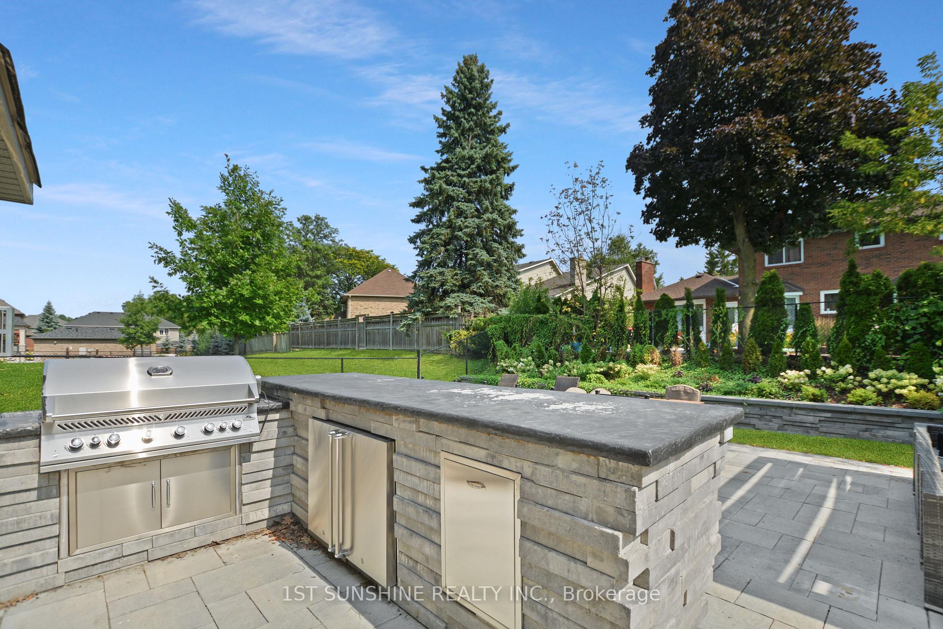 Photo 37 of 18 Legacy Lane, Hamilton, Ancaster — HOMEH