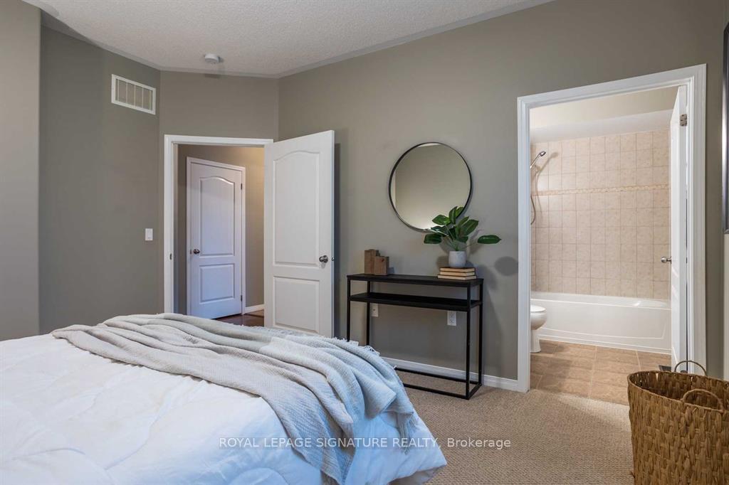 Photo 8 of 968 Avery Avenue, Peterborough, Monaghan Ward 2 — HOMEH