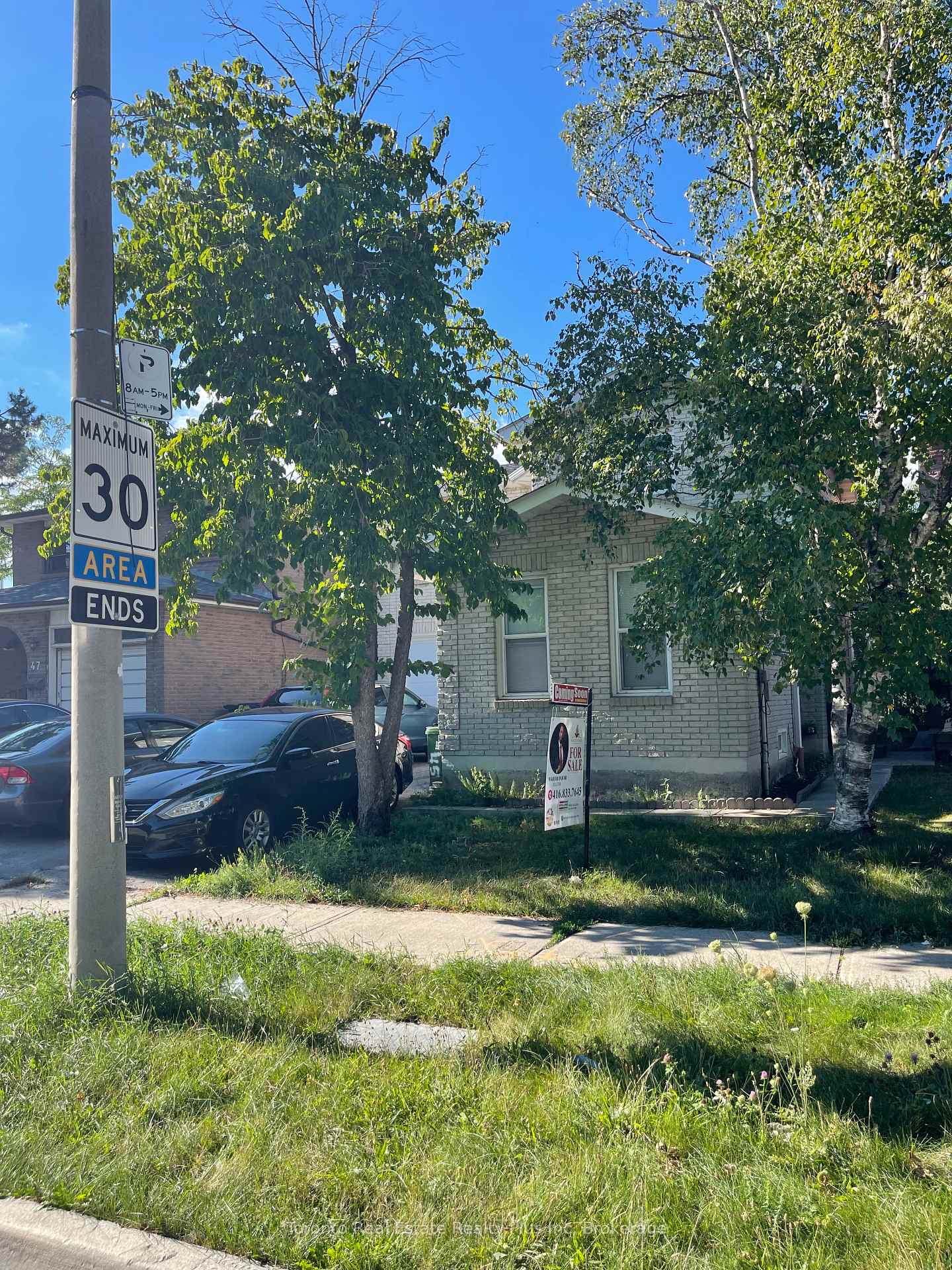 Photo 2 of 45 Countryman Circle, Etobicoke, West Humber-Clairville — HOMEH