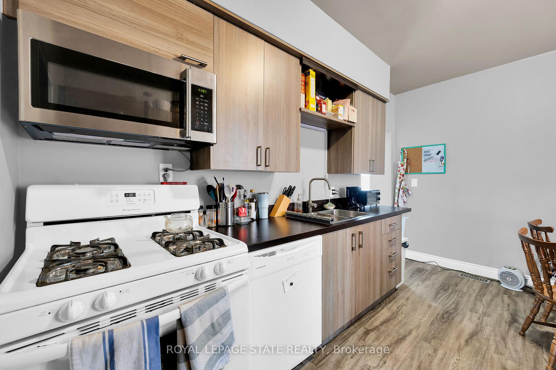 Photo 17 of 129 Dundurn Street N, Hamilton, Strathcona — HOMEH