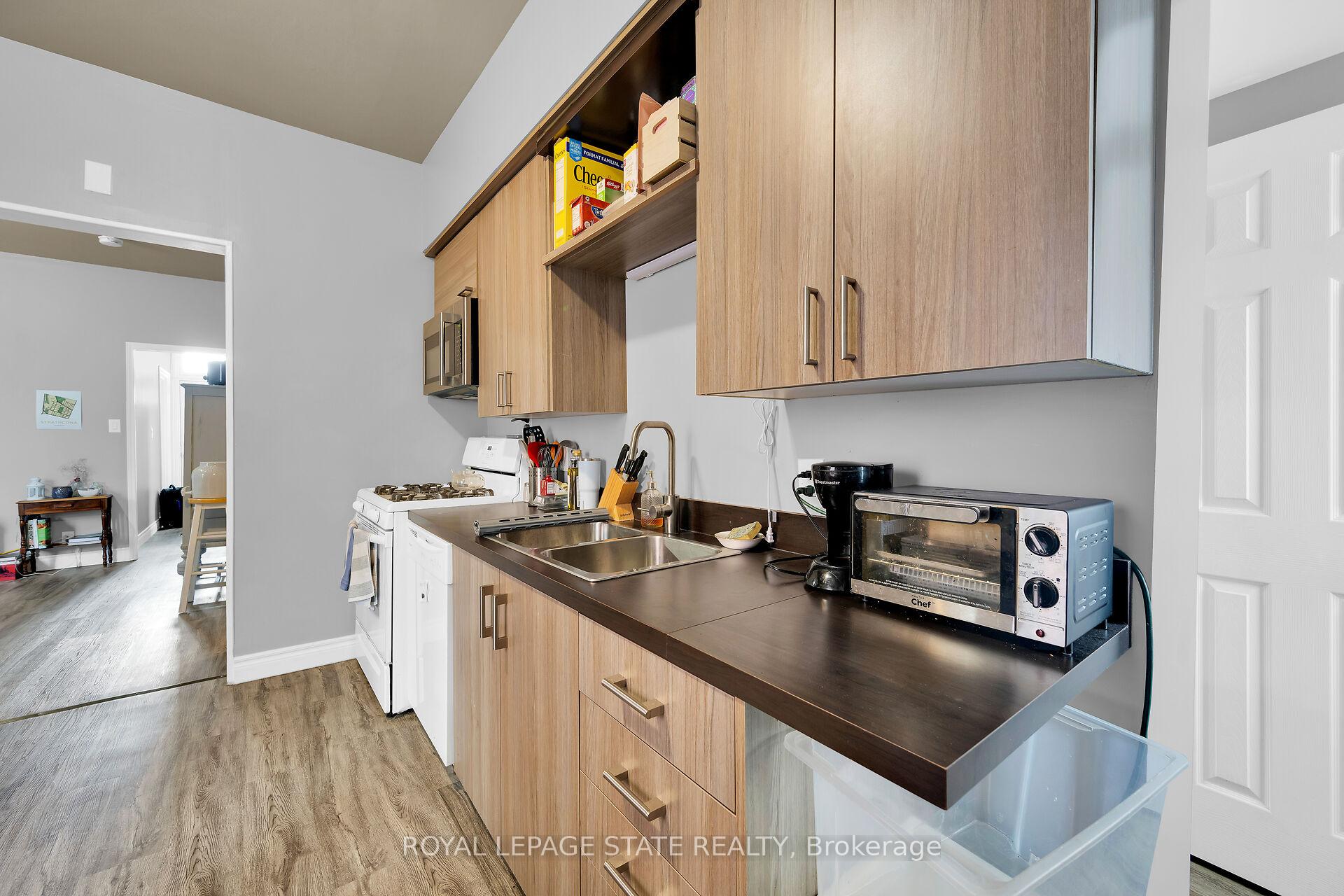 Photo 9 of 129 Dundurn Street N, Hamilton, Strathcona — HOMEH