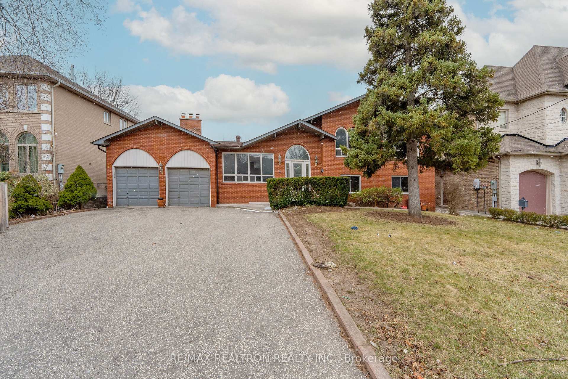 Photo 13 of 209 Crestwood Road, Vaughan, Crestwood-Springfarm-Yorkhill — HOMEH