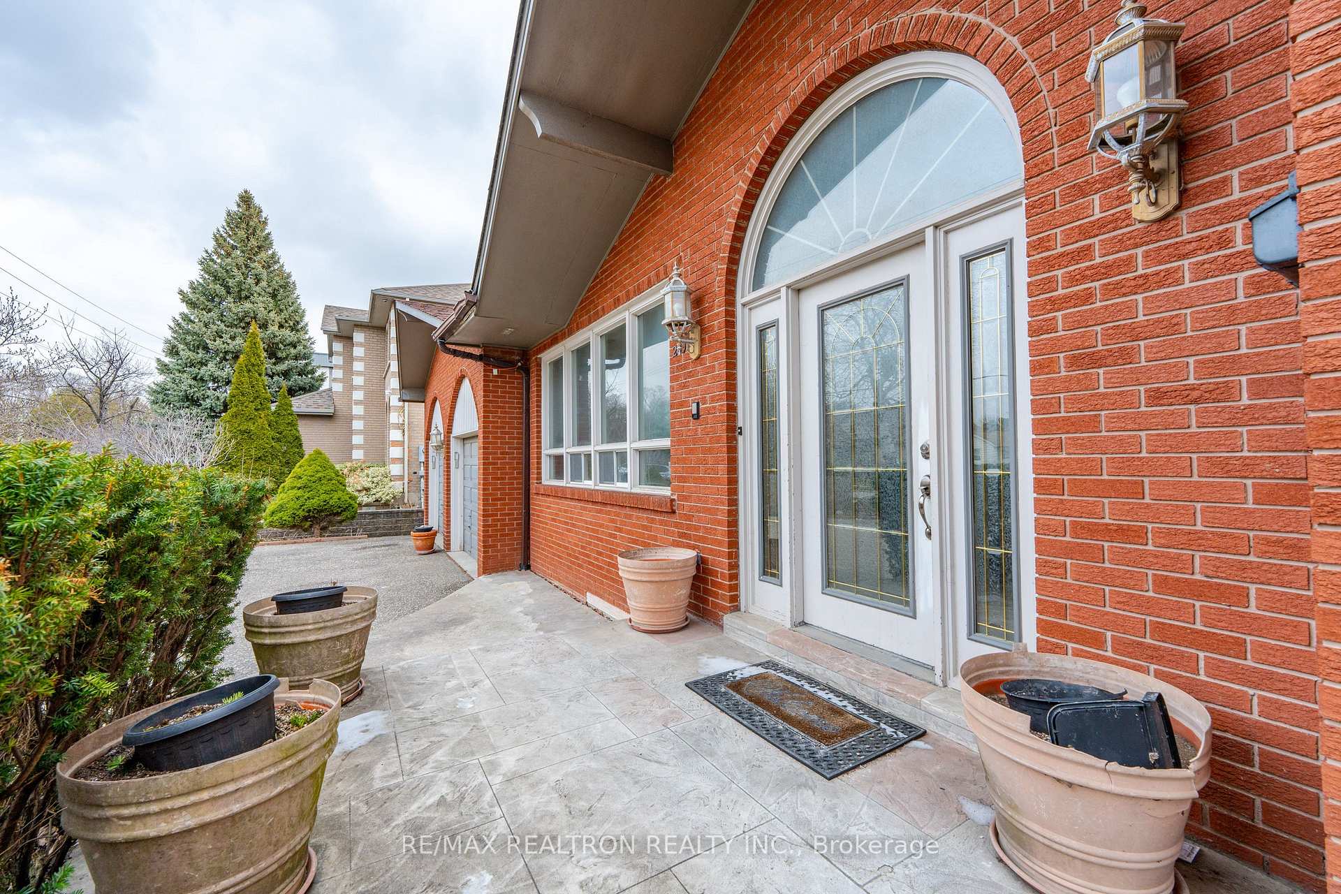 Photo 8 of 209 Crestwood Road, Vaughan, Crestwood-Springfarm-Yorkhill — HOMEH