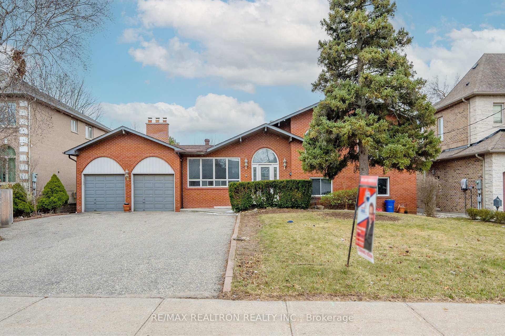 Photo 15 of 209 Crestwood Road, Vaughan, Crestwood-Springfarm-Yorkhill — HOMEH