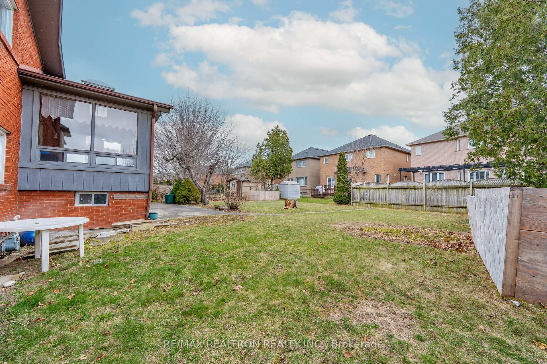 Photo 5 of 209 Crestwood Road, Vaughan, Crestwood-Springfarm-Yorkhill — HOMEH