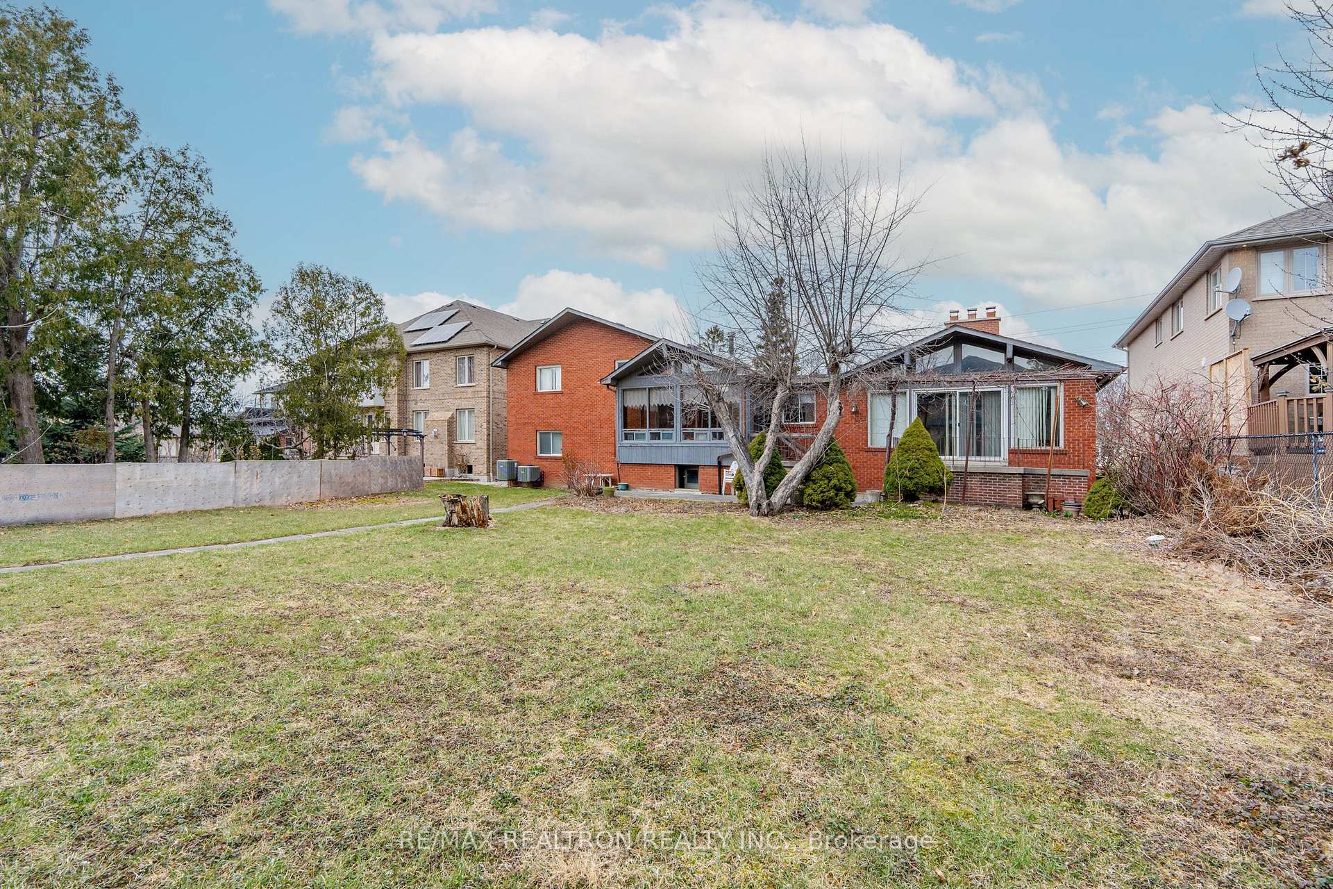 Photo 18 of 209 Crestwood Road, Vaughan, Crestwood-Springfarm-Yorkhill — HOMEH