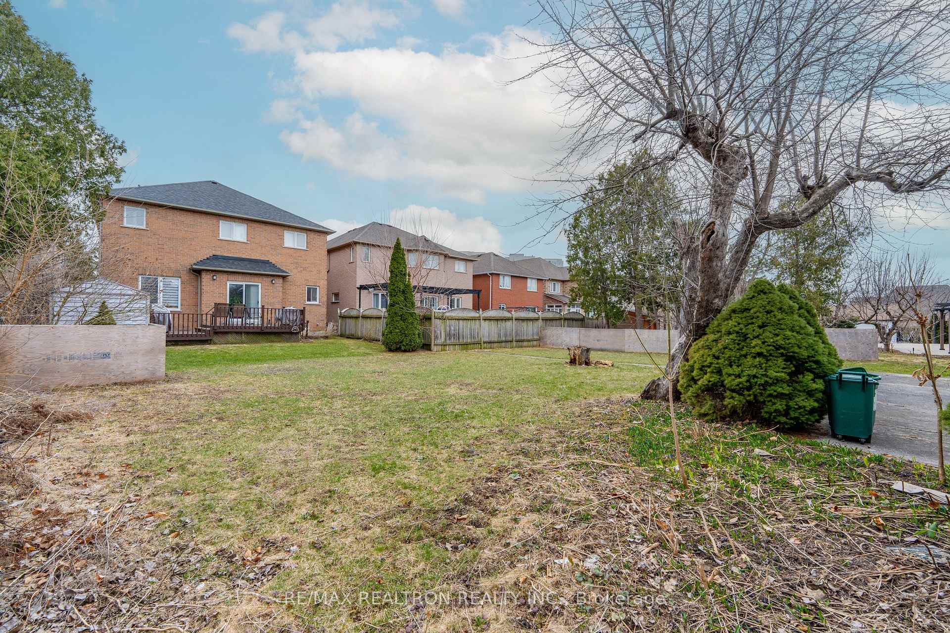 Photo 19 of 209 Crestwood Road, Vaughan, Crestwood-Springfarm-Yorkhill — HOMEH