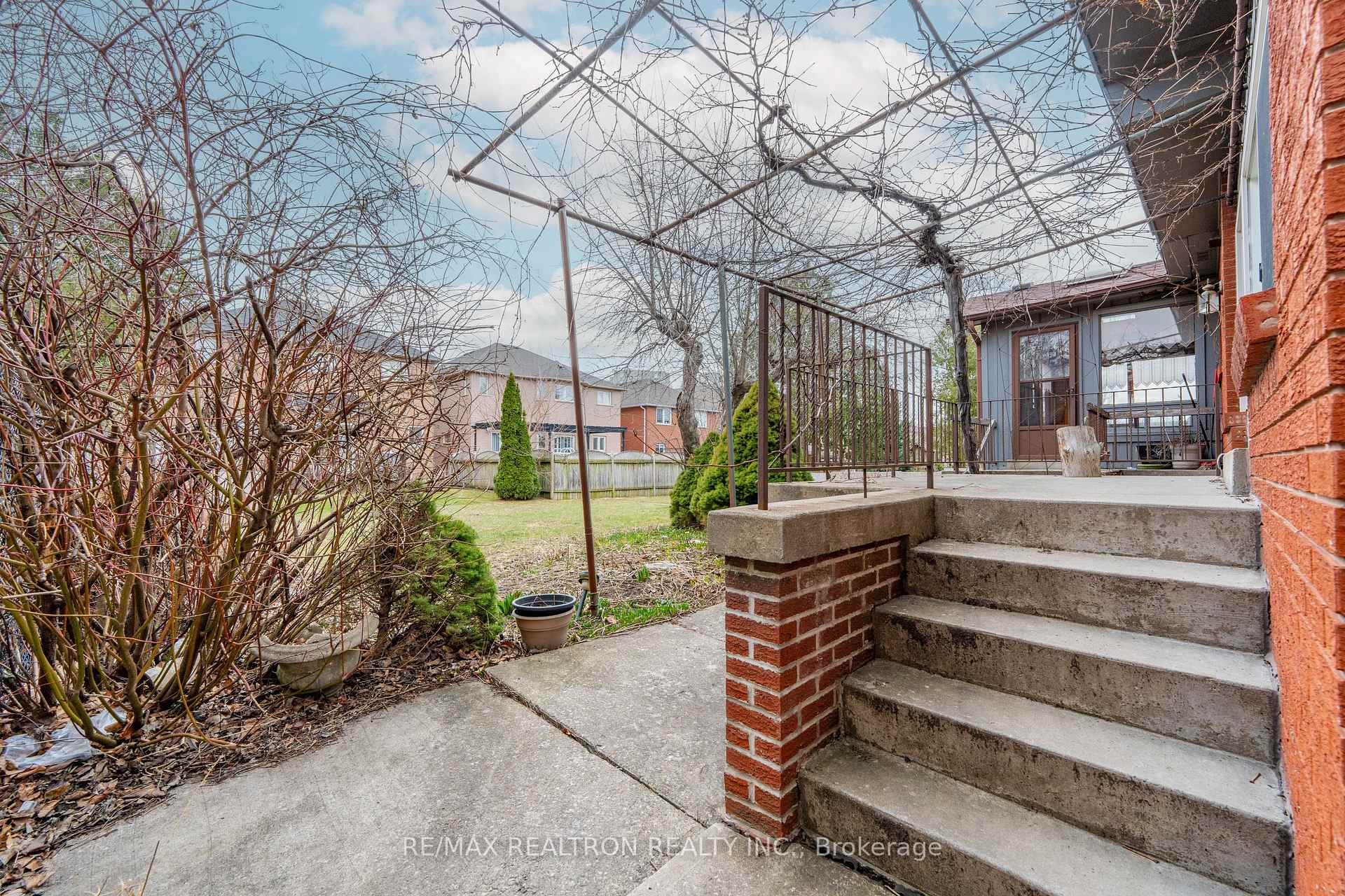 Photo 12 of 209 Crestwood Road, Vaughan, Crestwood-Springfarm-Yorkhill — HOMEH