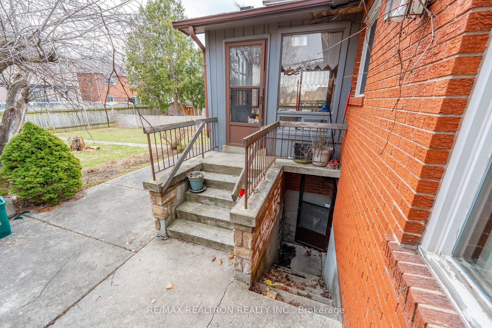 Photo 10 of 209 Crestwood Road, Vaughan, Crestwood-Springfarm-Yorkhill — HOMEH