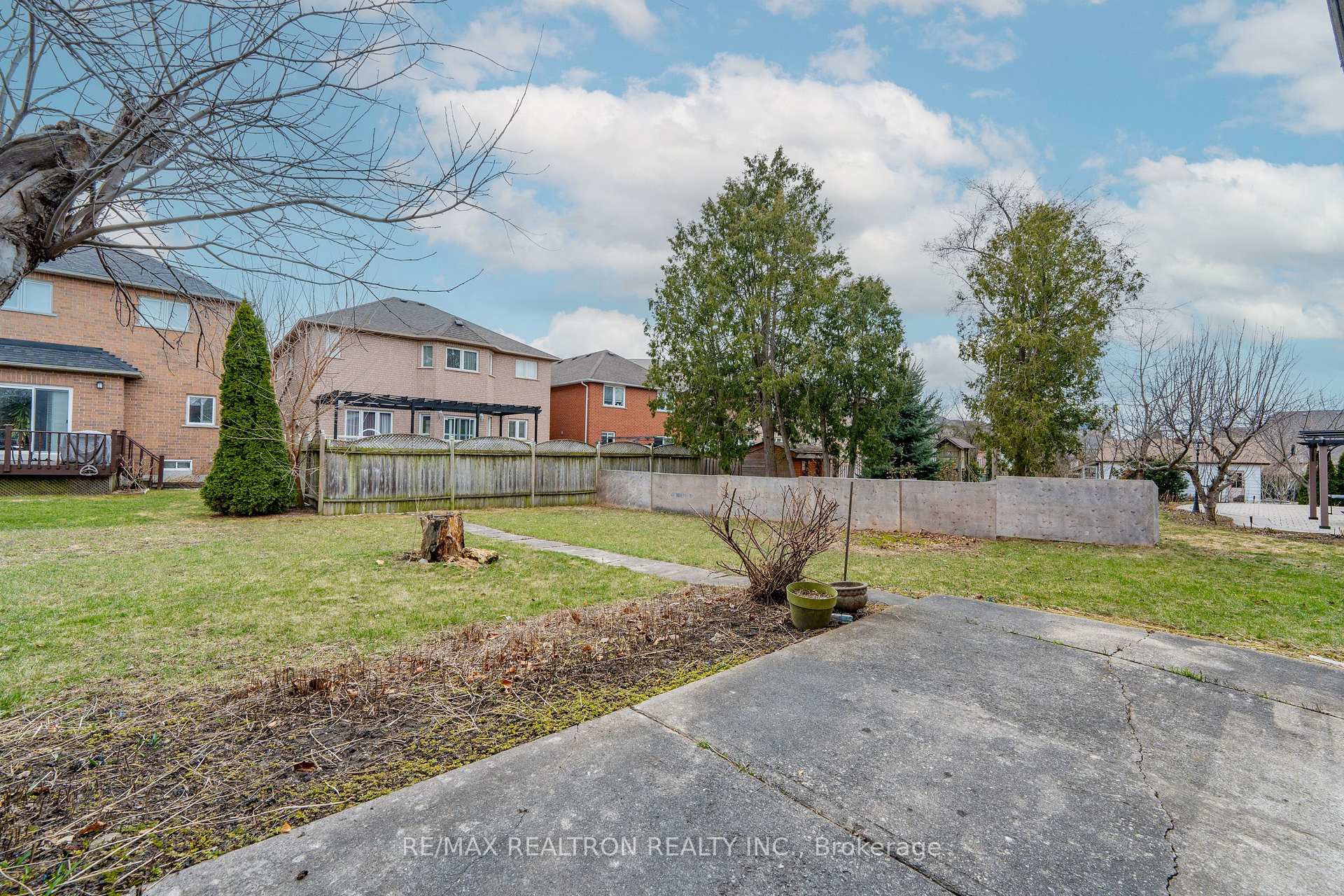 Photo 16 of 209 Crestwood Road, Vaughan, Crestwood-Springfarm-Yorkhill — HOMEH