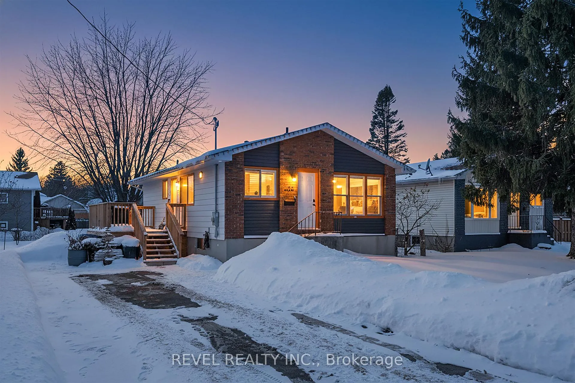 Photo 1 of 135 Niagara Street, Collingwood — HOMEH