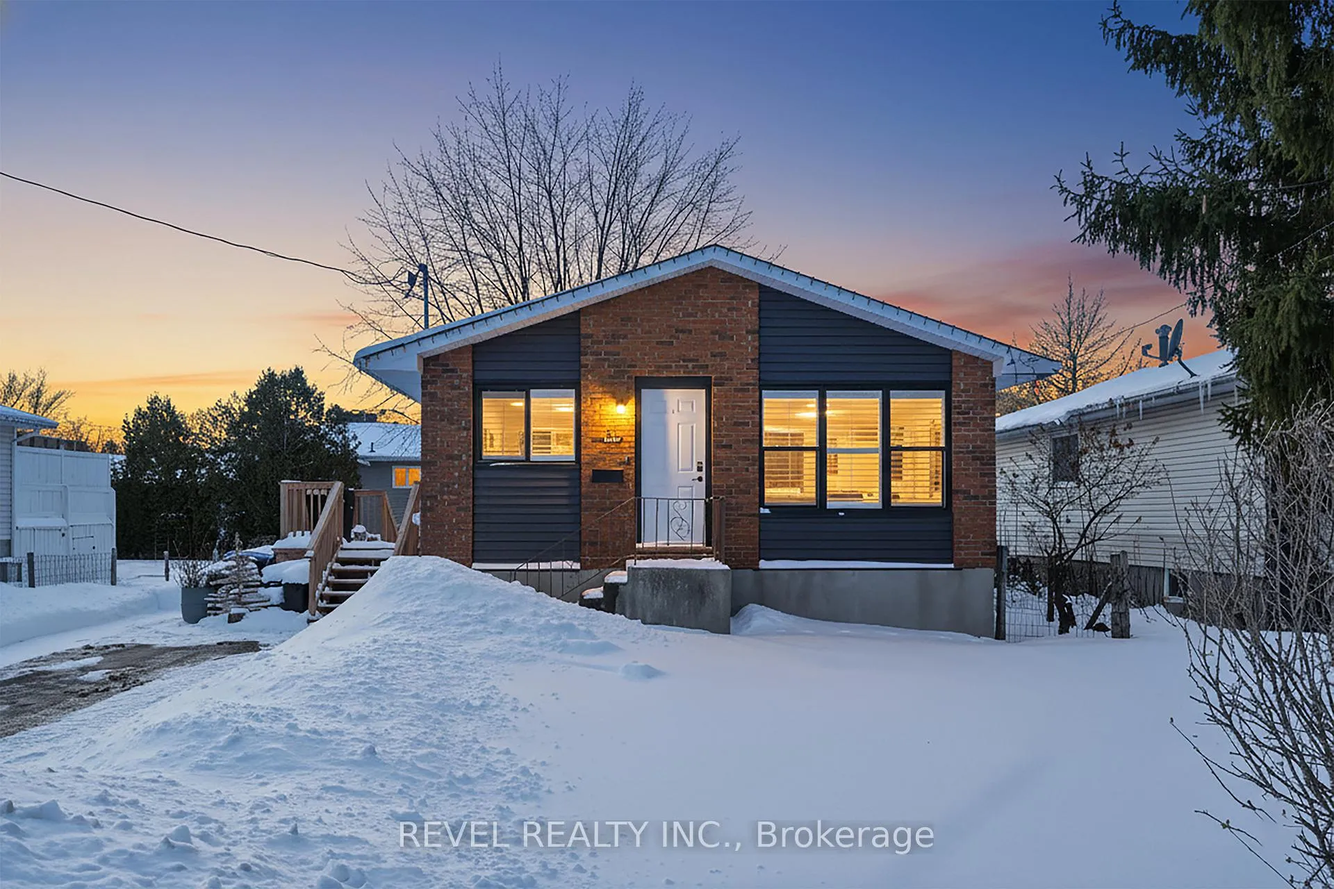Photo 2 of 135 Niagara Street, Collingwood — HOMEH