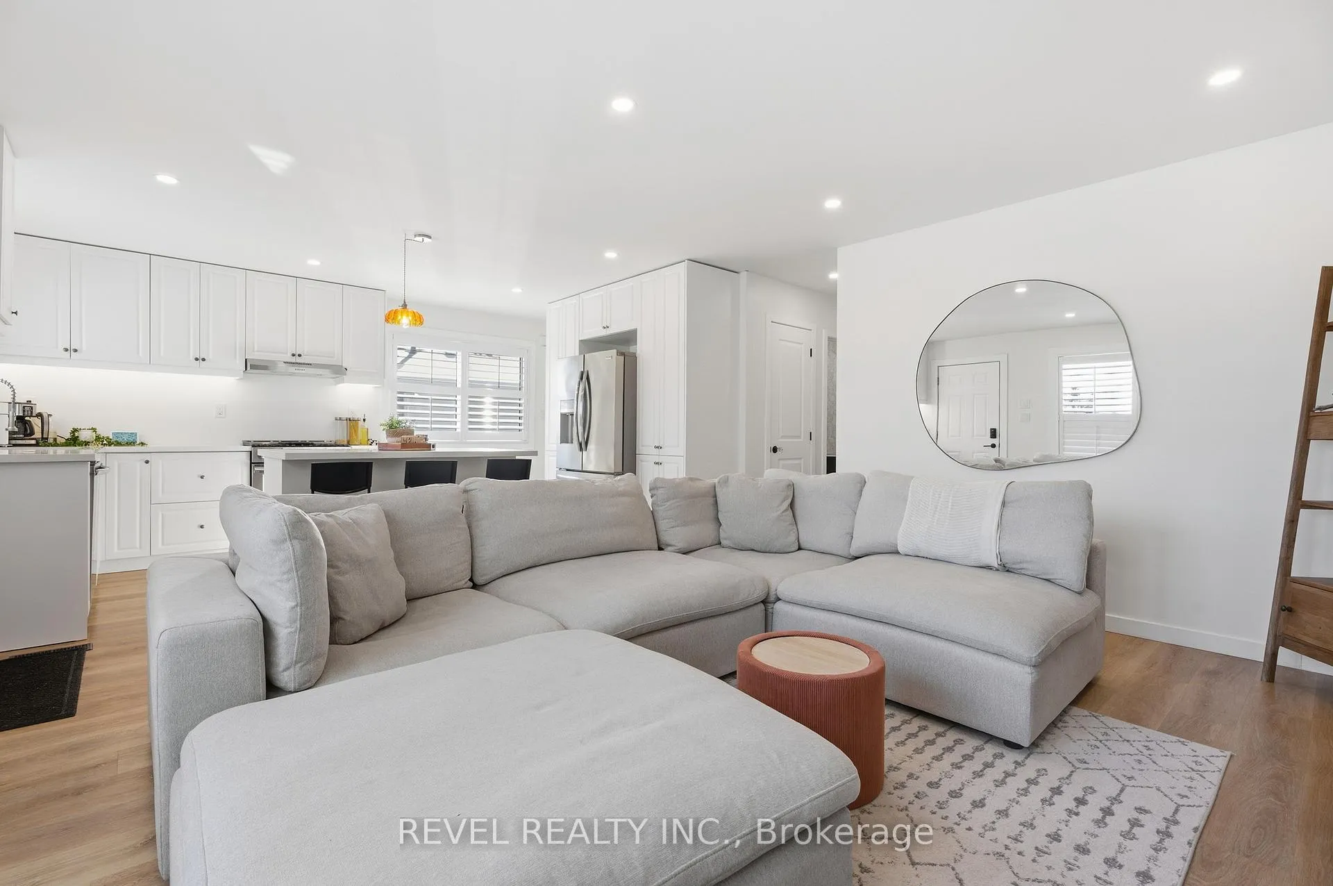 Photo 4 of 135 Niagara Street, Collingwood — HOMEH