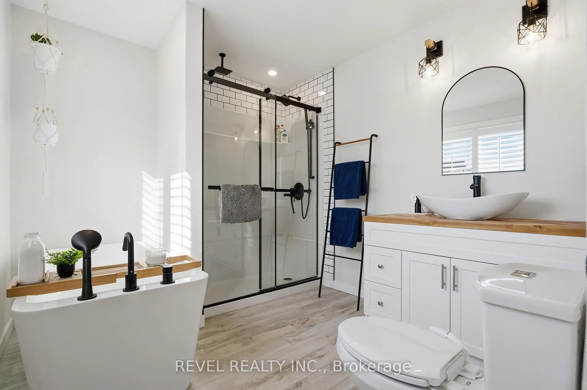 Photo 12 of 135 Niagara Street, Collingwood — HOMEH