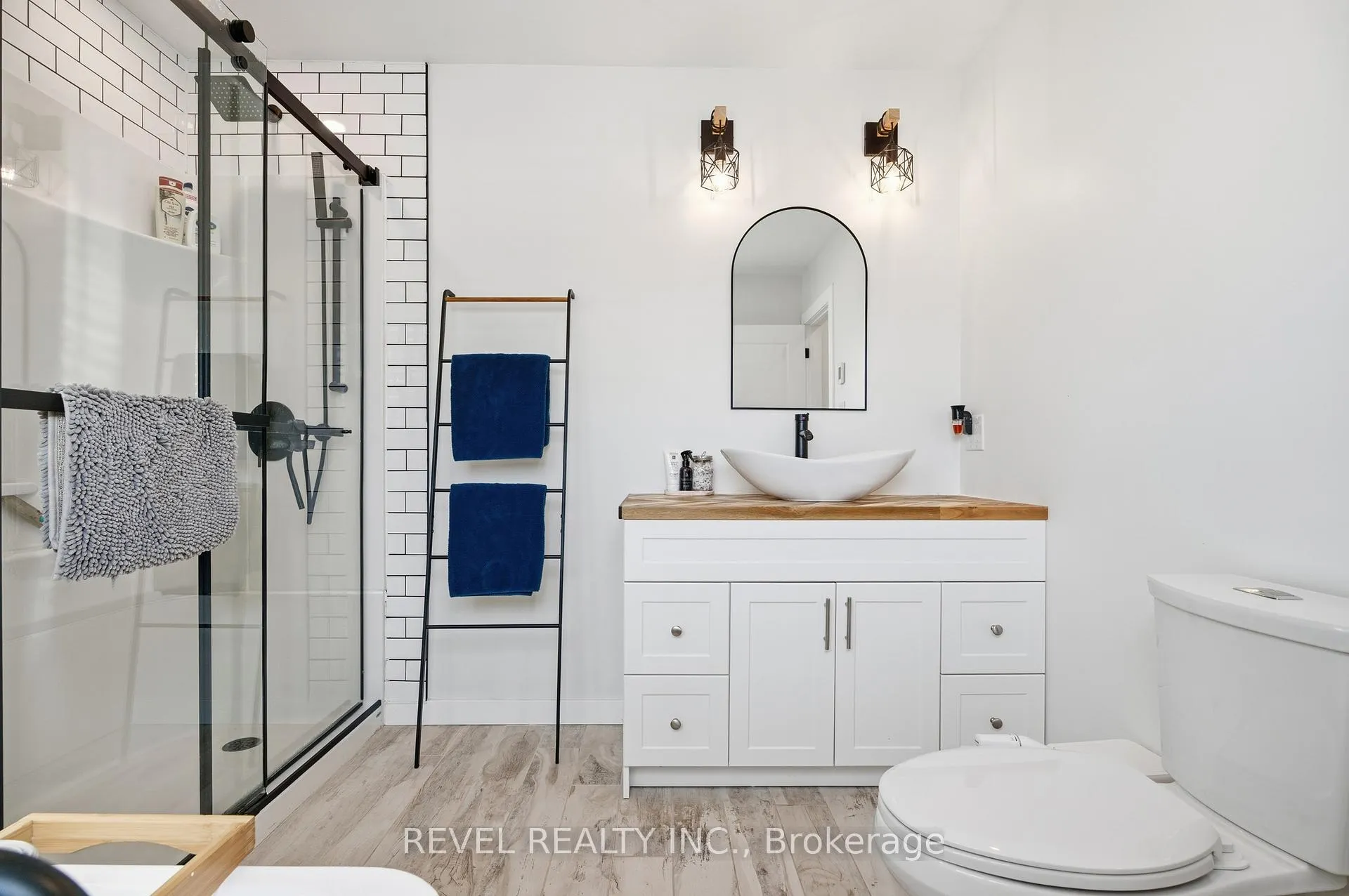 Photo 13 of 135 Niagara Street, Collingwood — HOMEH