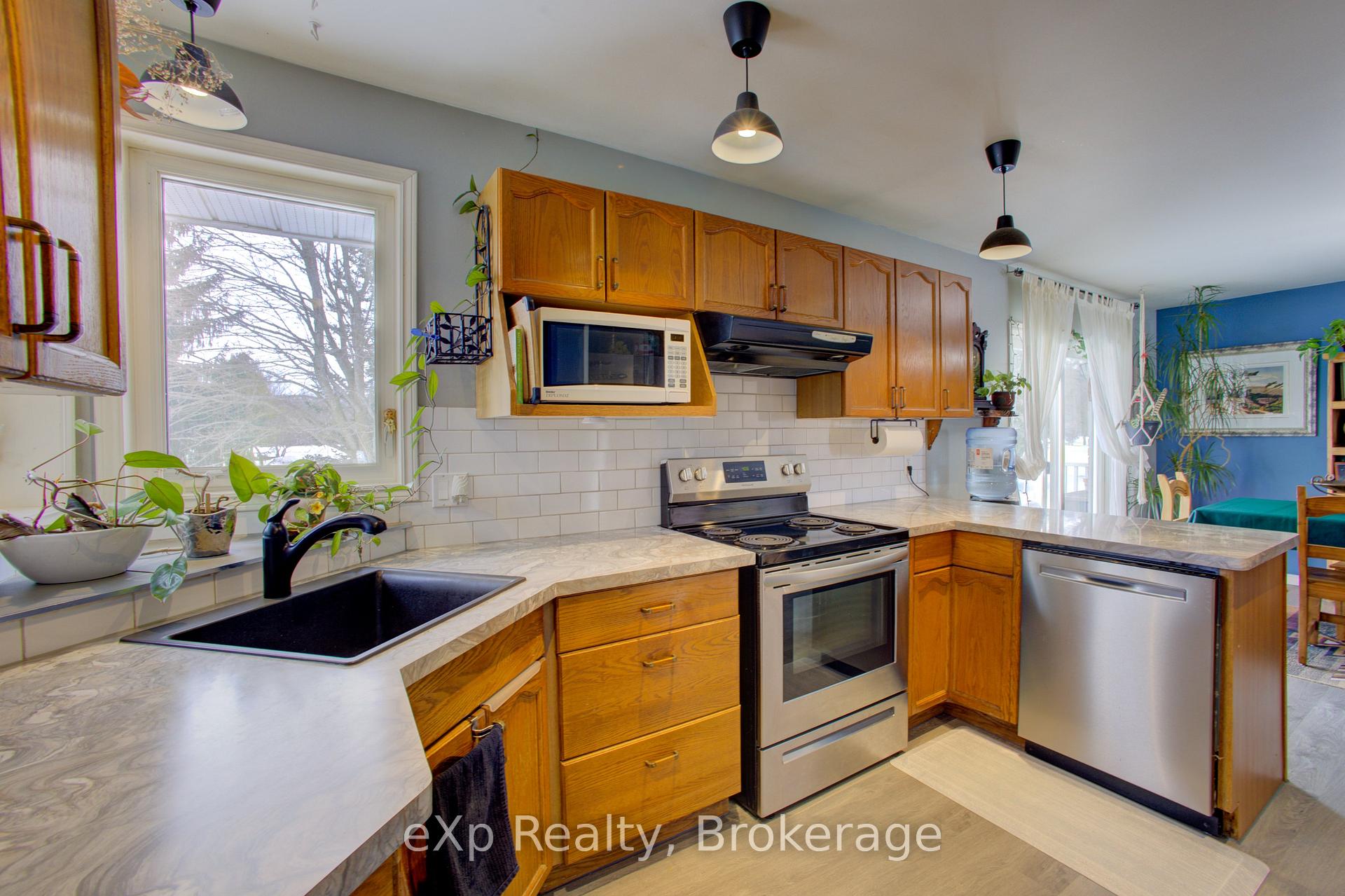 Photo 11 of 1020 Main Street, Howick — HOMEH