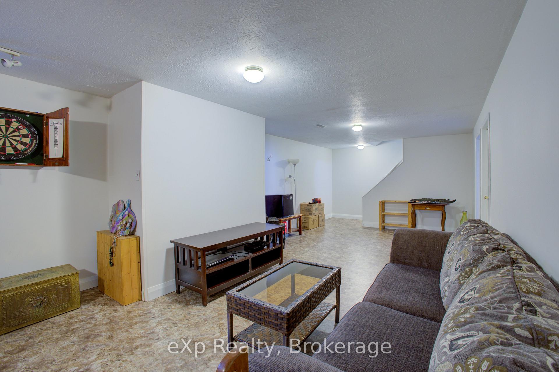 Photo 17 of 1020 Main Street, Howick — HOMEH