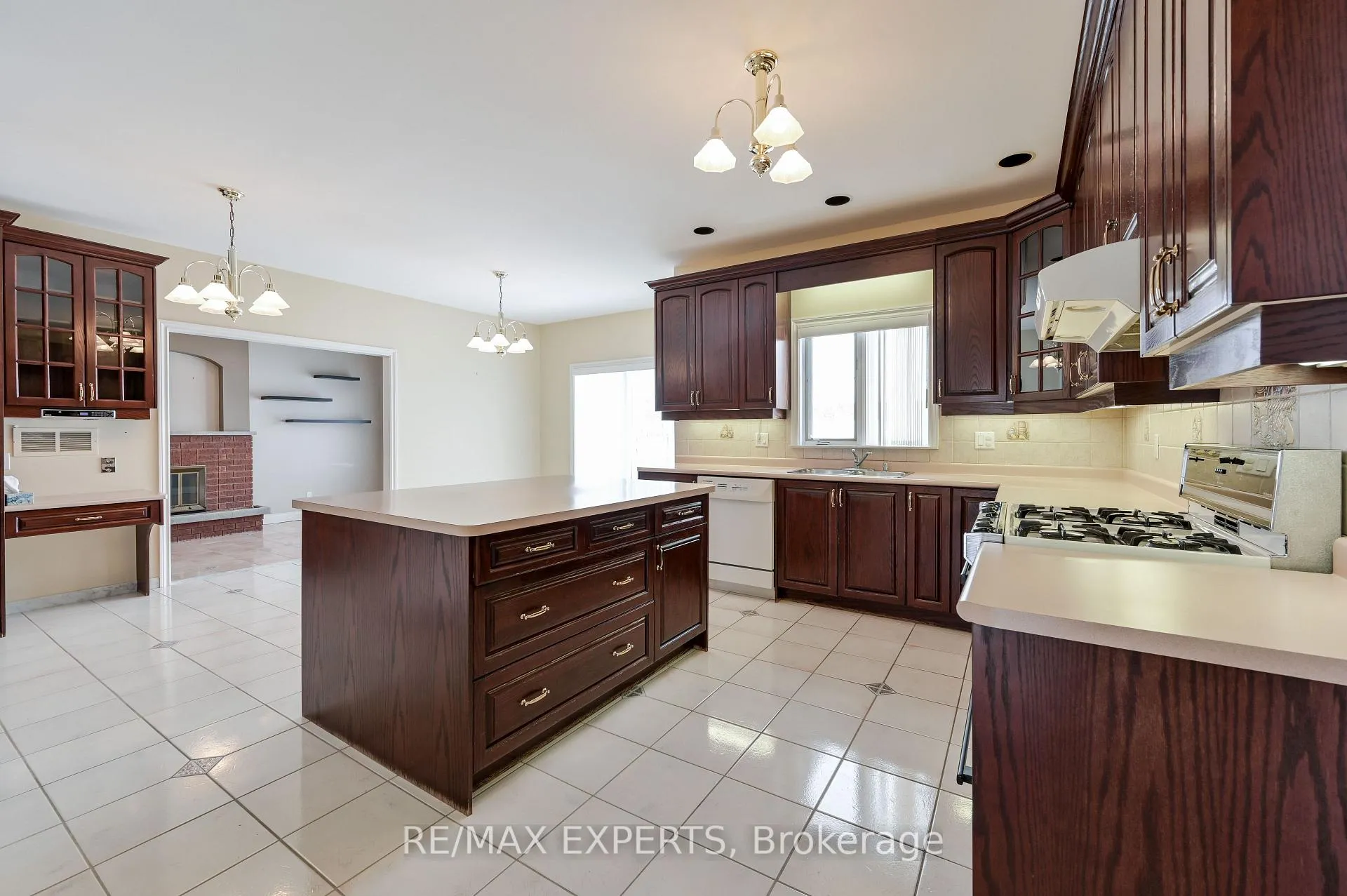 Photo 14 of 13668 Emil Kolb Parkway, Caledon, Bolton West — HOMEH